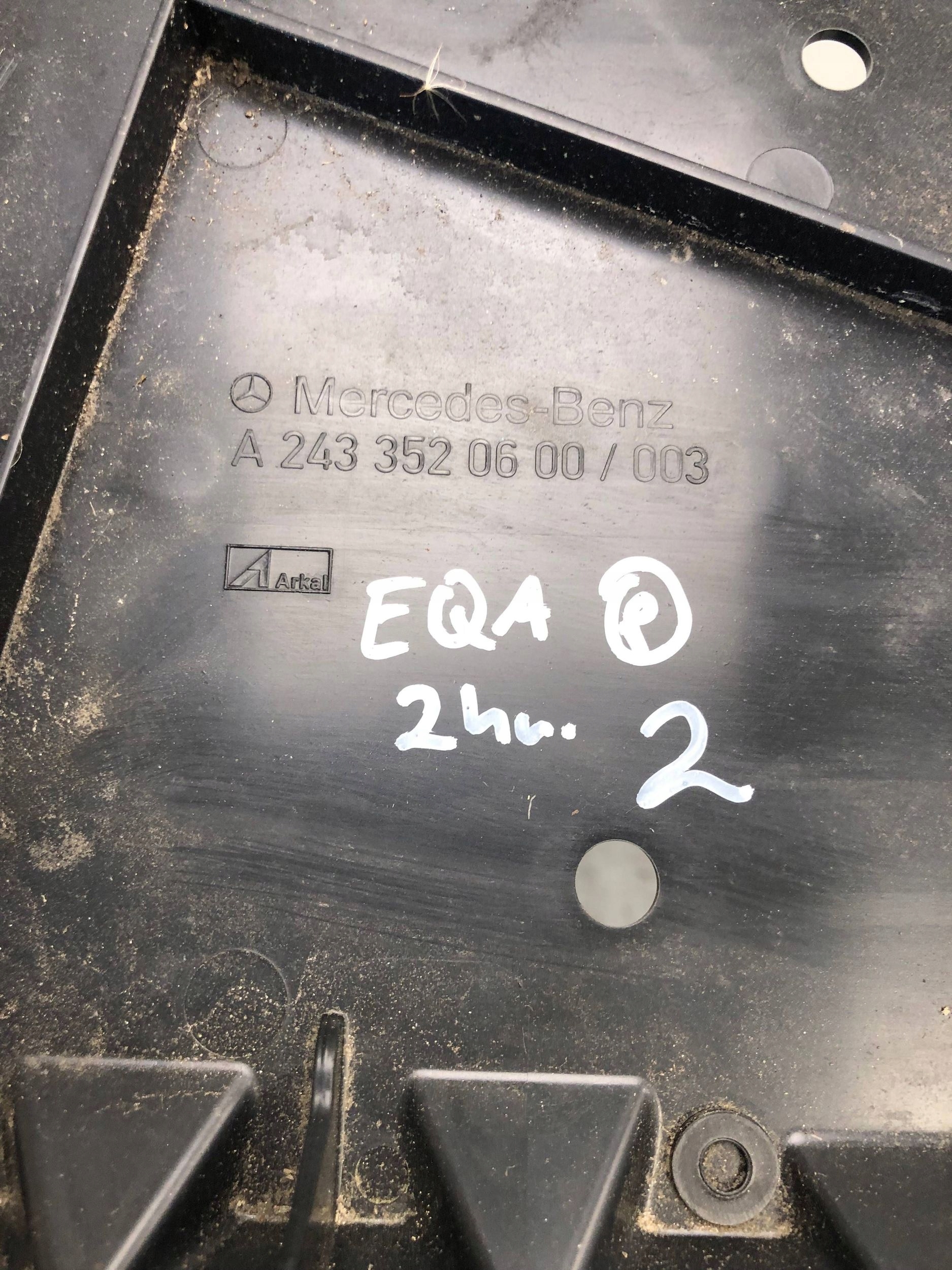 cover chassis MERCEDES EQA A2433520600