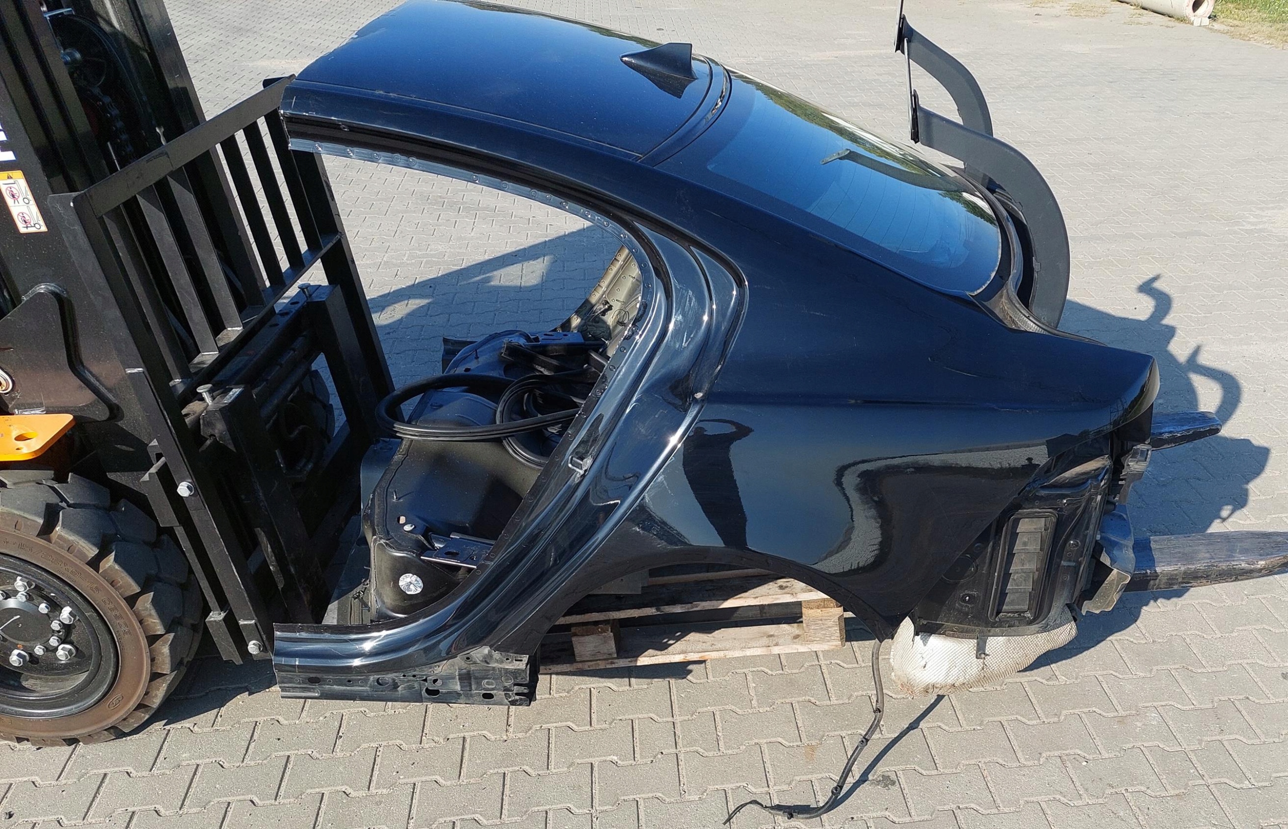 rear panel fender rear sump quarter JAGUAR XE X760 PEC EBONY BLACK