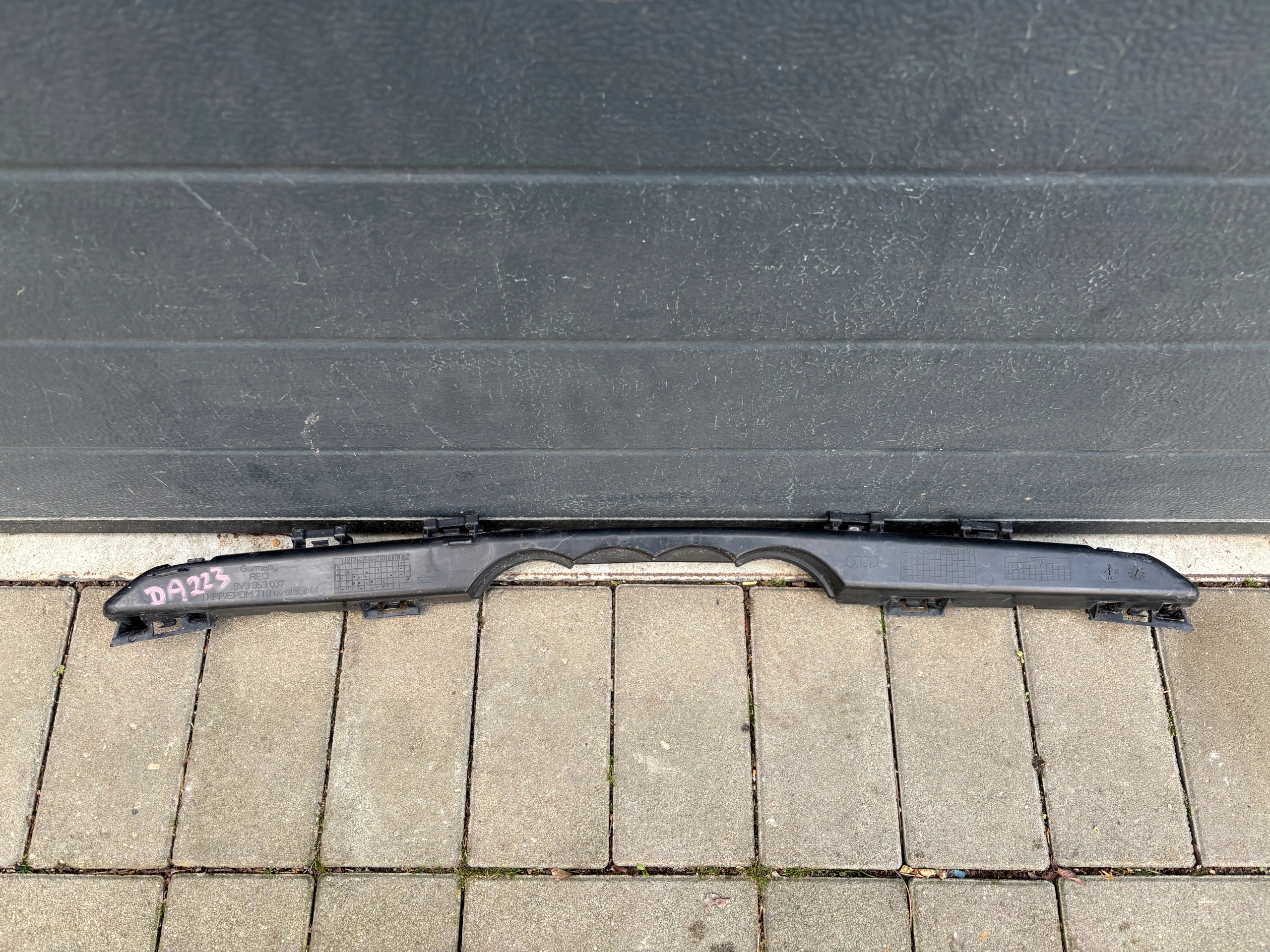 Audi A3 8V3 moulding below grill front front