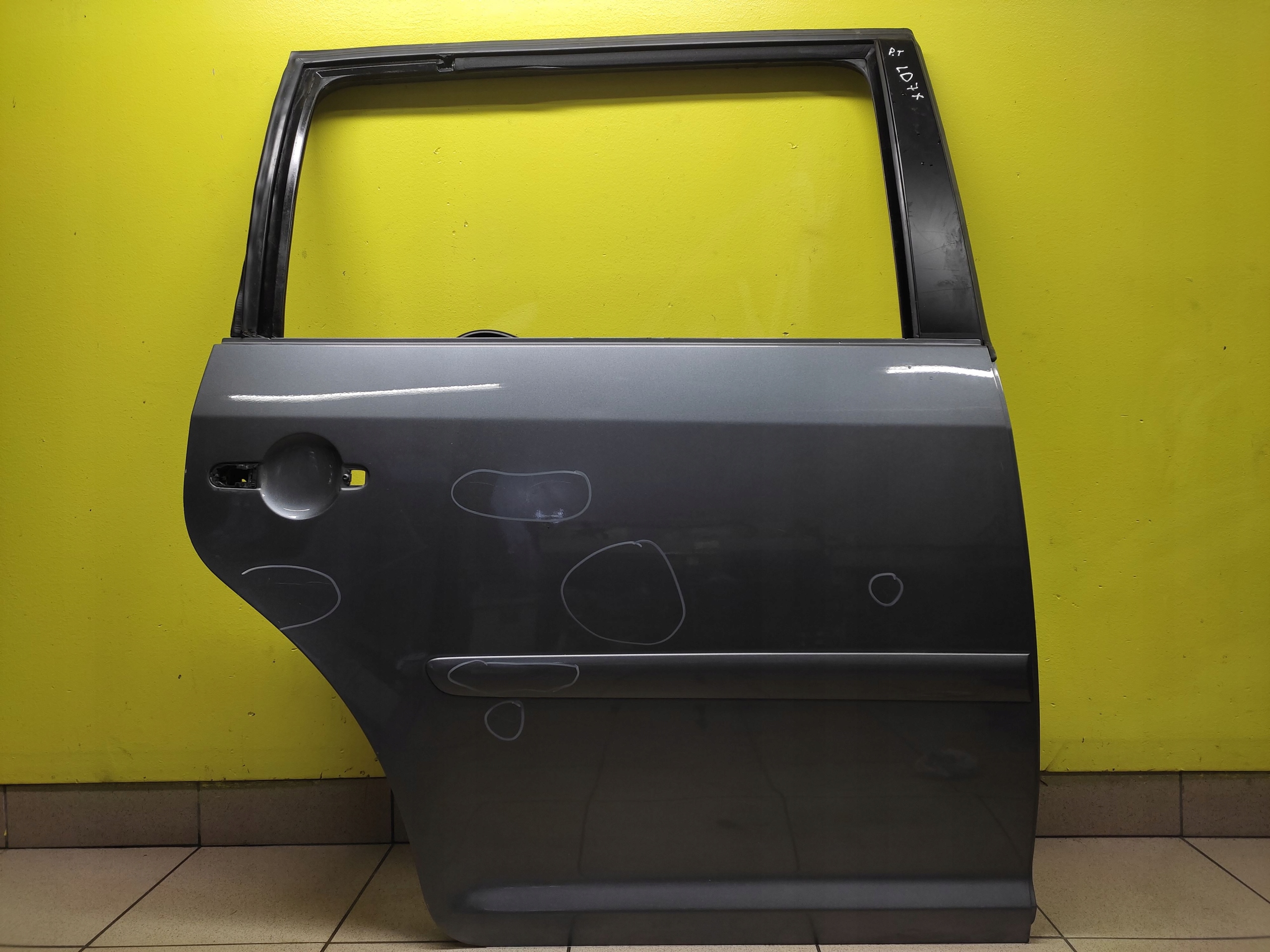 VW TOURAN door right rear part LAKIER LD7X