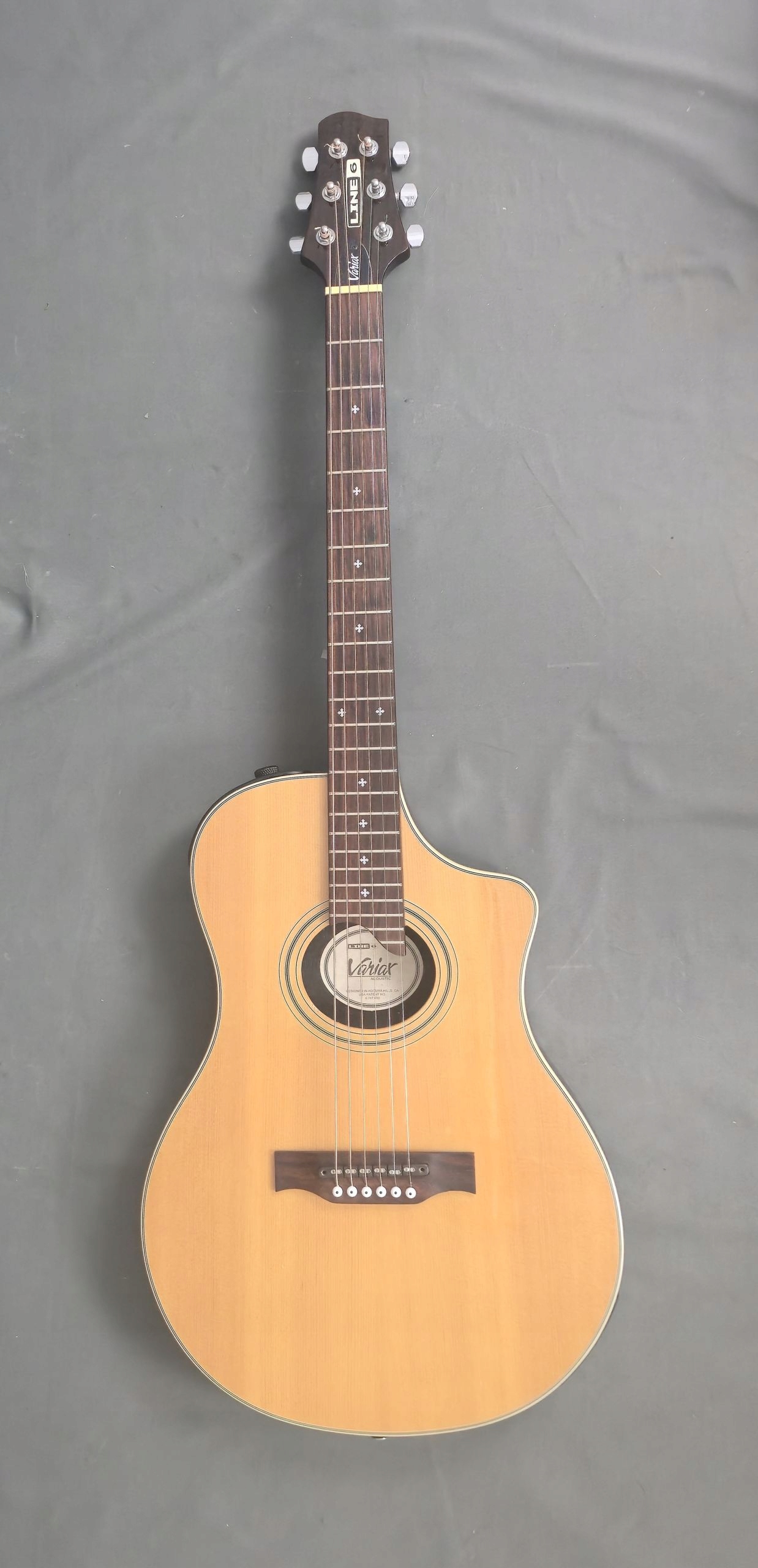 Line 6 Variax 700 Acoustic natural