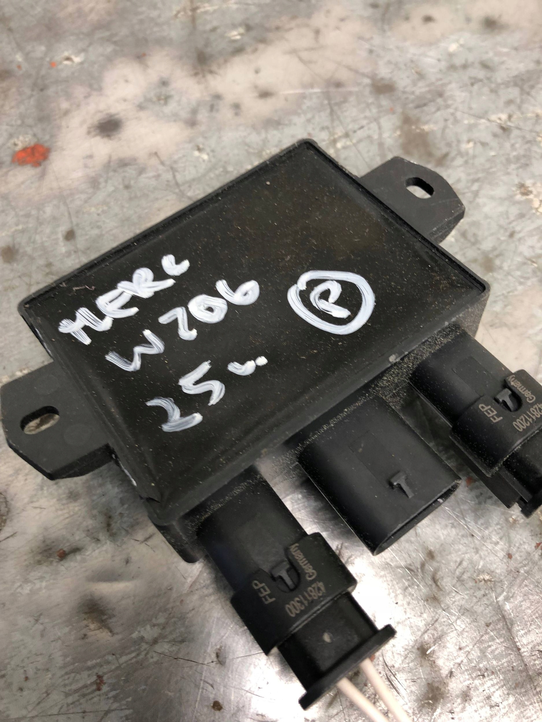 module control unit bonnet boot MERCEDES W206 A2239053609
