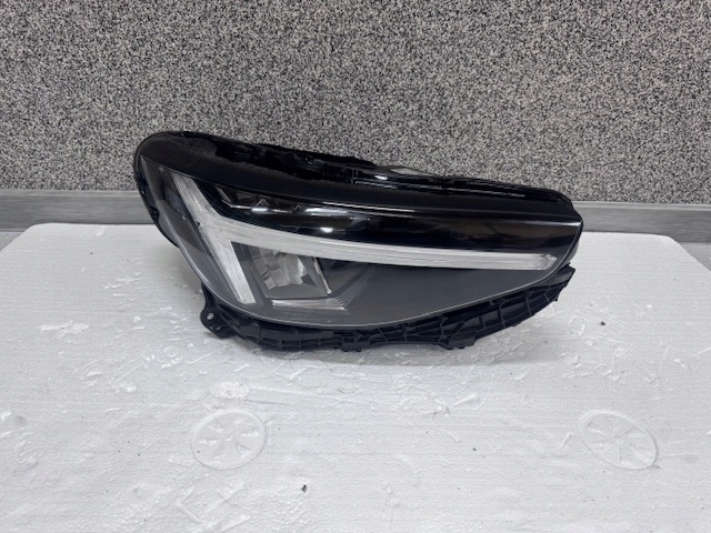 light right Volvo XC40 LIFT Full Led 2023