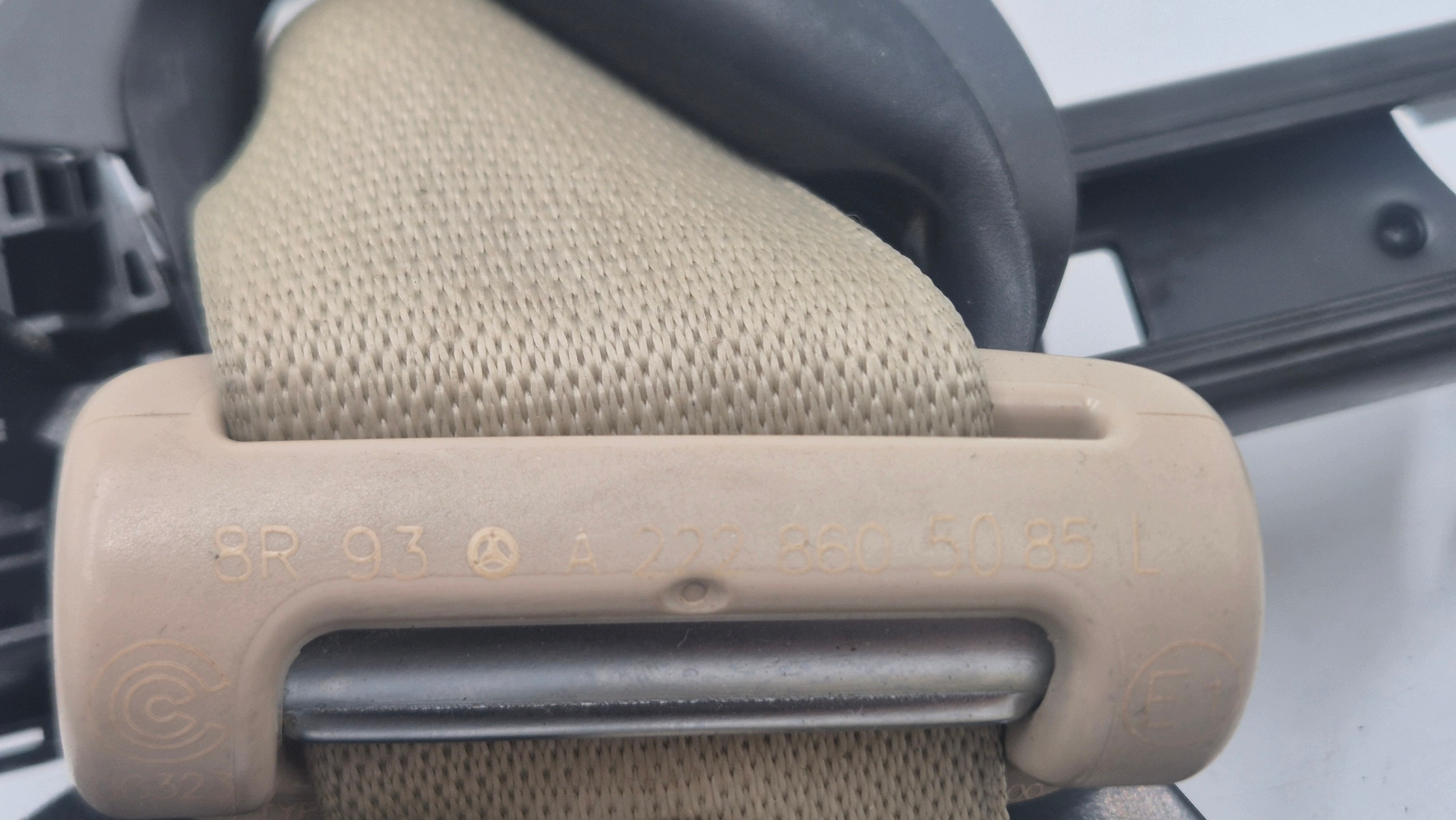 seat belt front front left beige 2228605085 MERCEDES W222