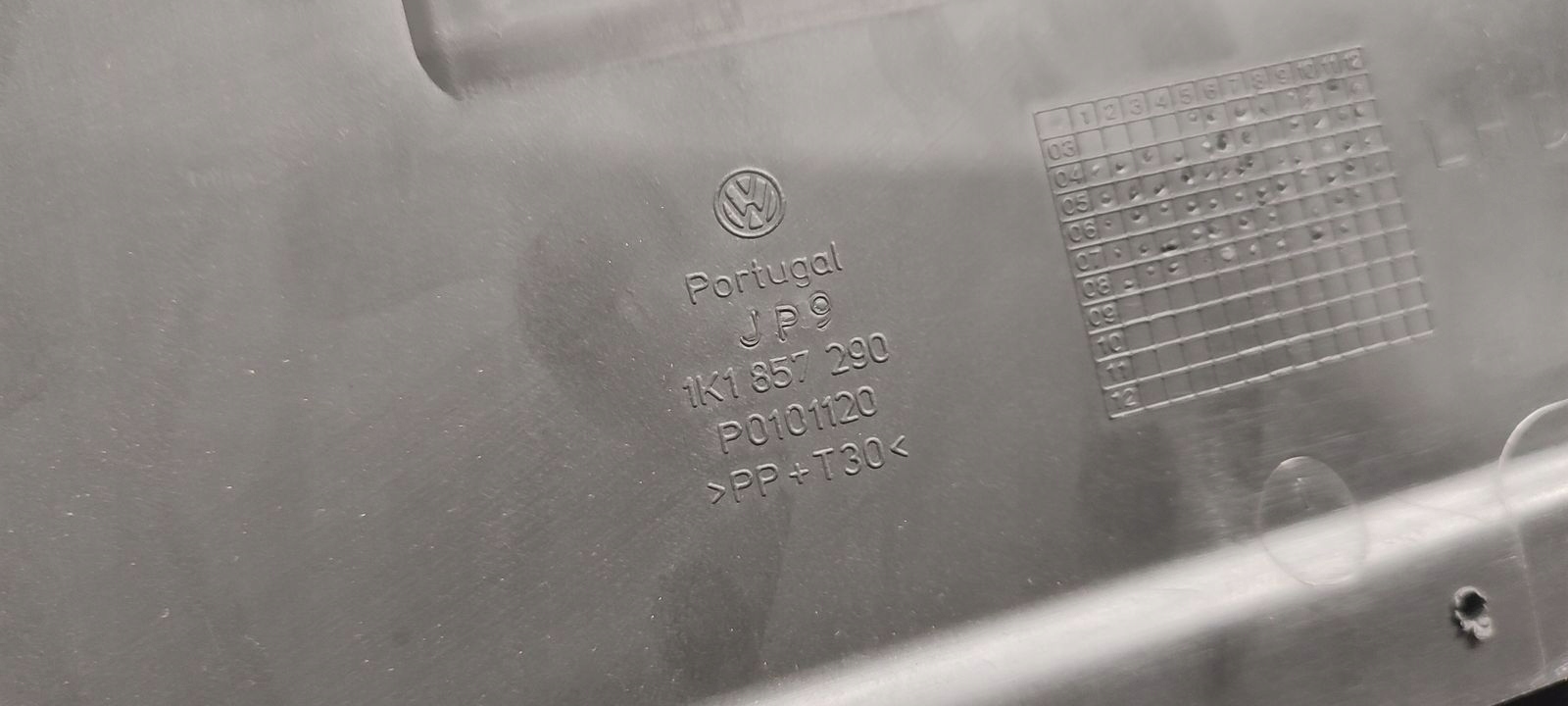 бардачок volkswagen oe 1K1857290D