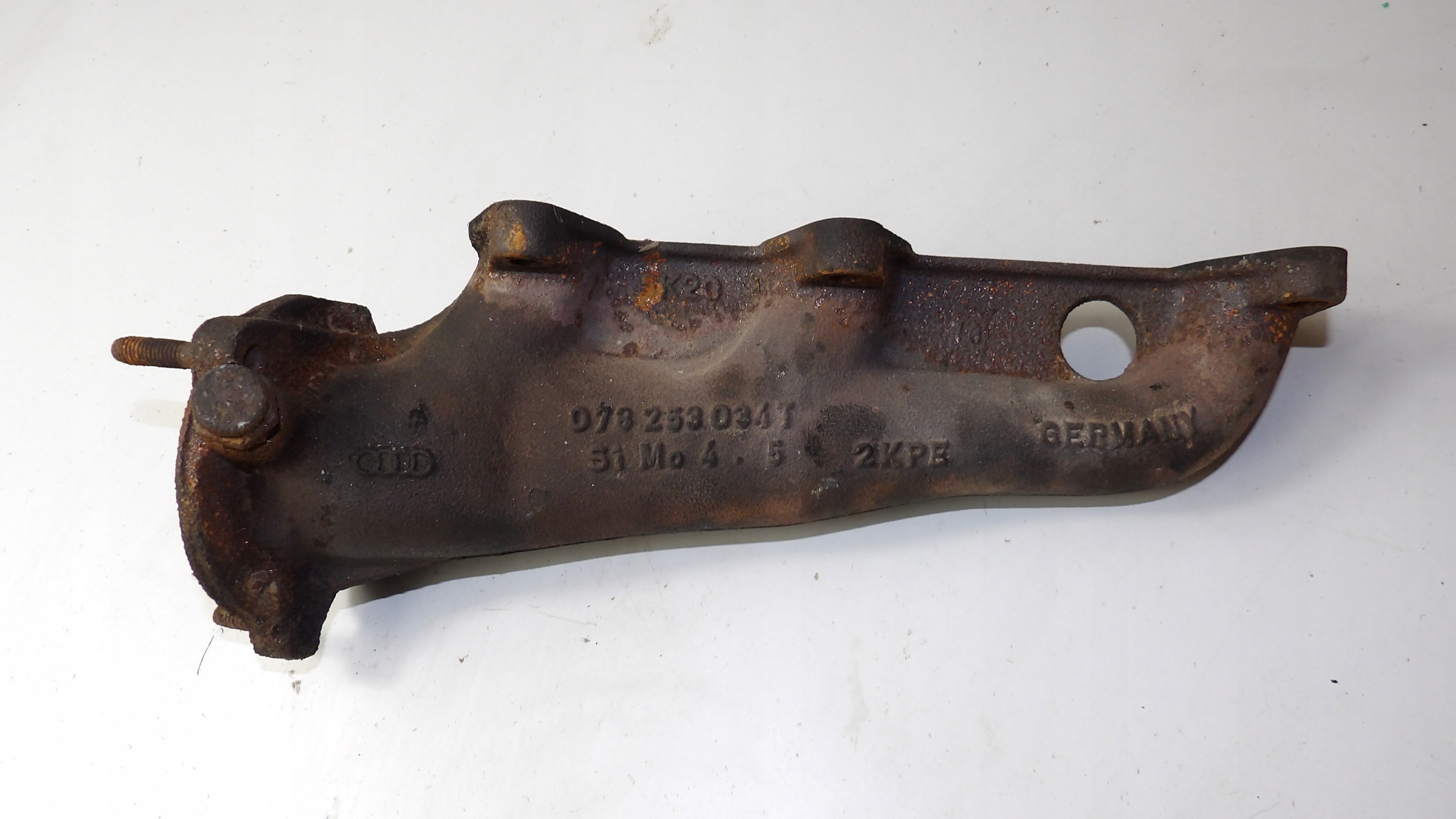 AUDI A4 B5 2.6 V6 exhaust manifold right