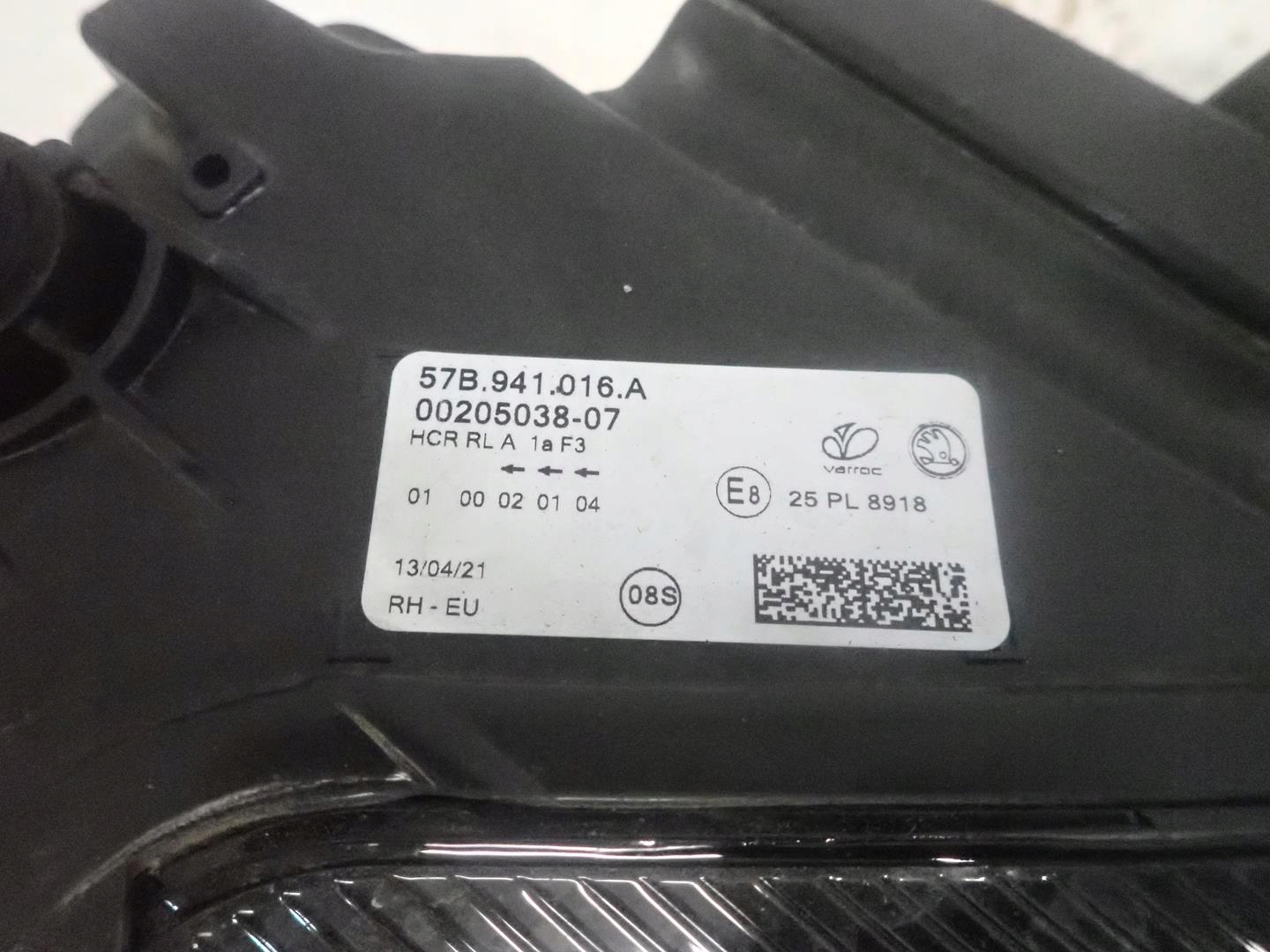 light front front right SKODA KAROQ 2017