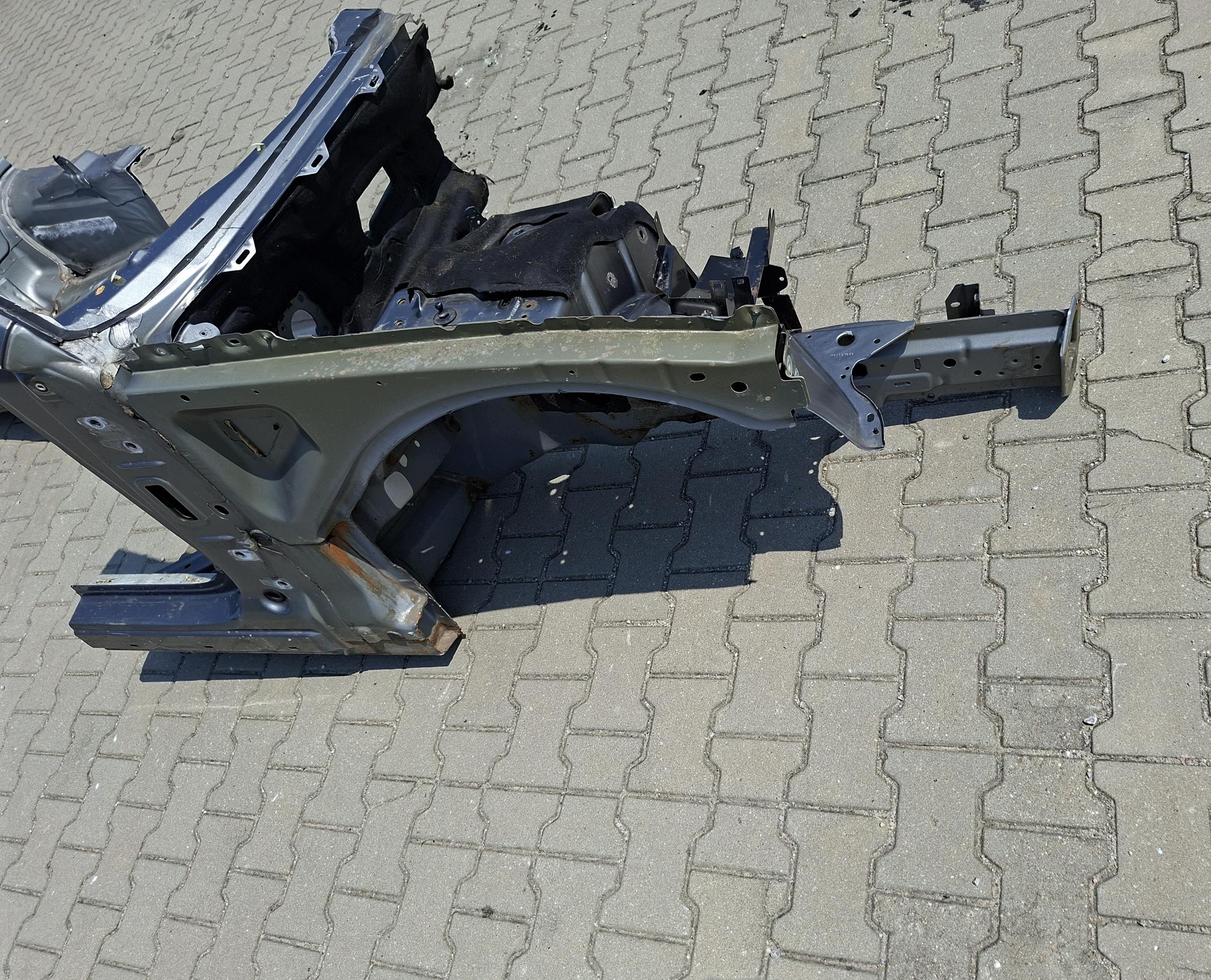 quarter right front right quarter CHRYSLER 300C II LANCIA THEMA