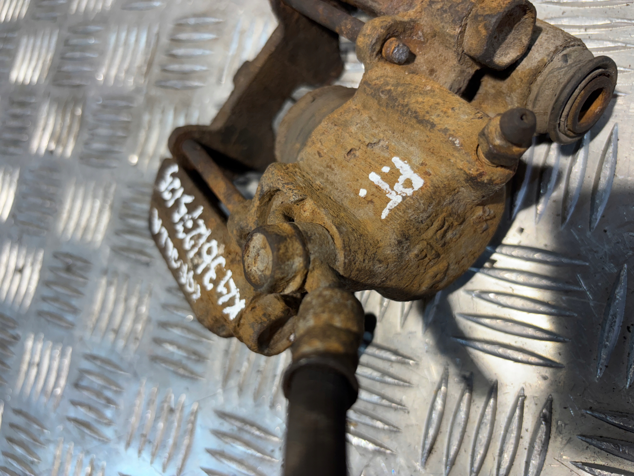 caliper brake right rear part Toyota Corolla Verso and 1 2.0 D-4D