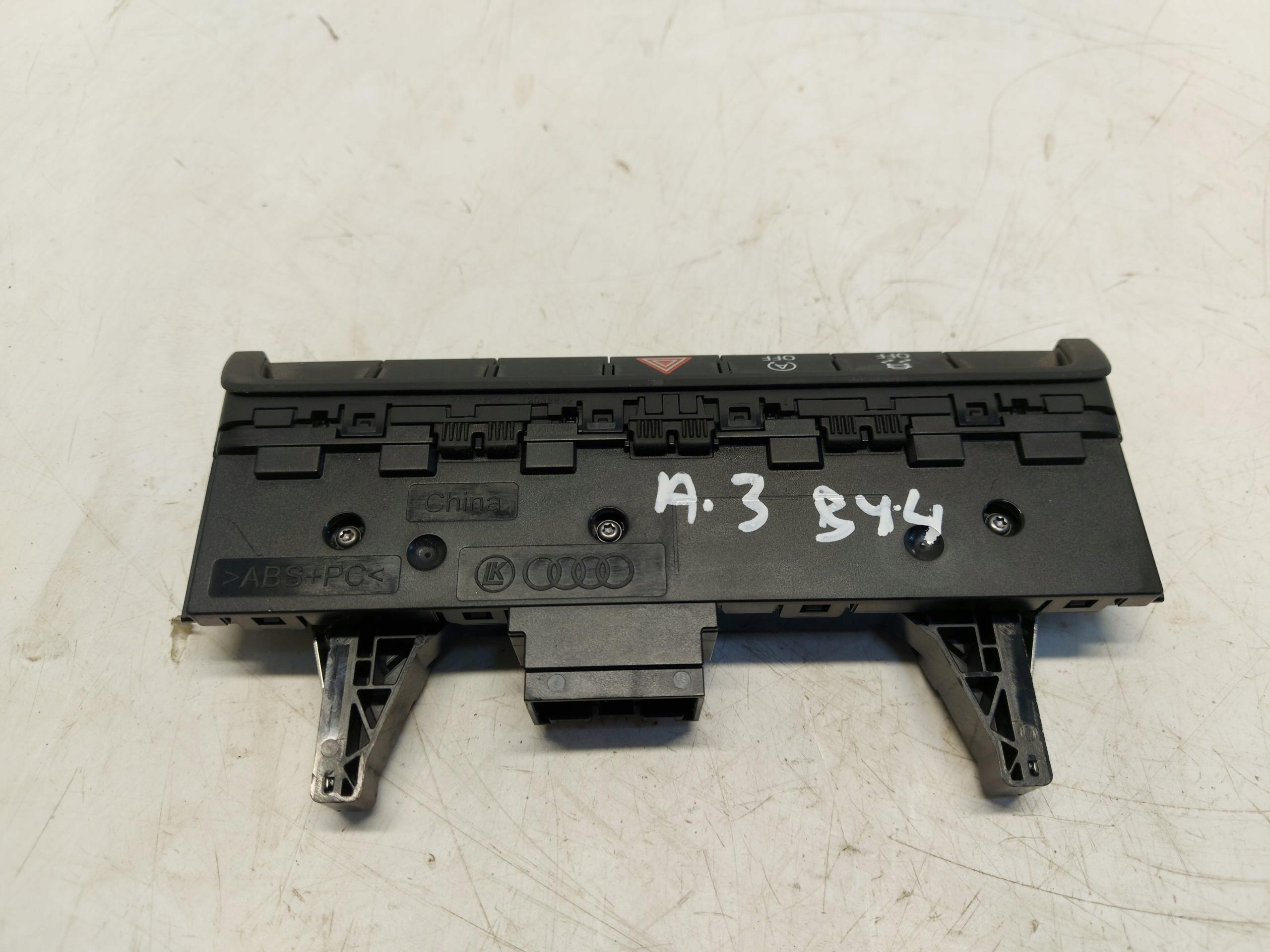 Audi A3 8Y4 HB 5D PANEL controls 8Y0925301AE