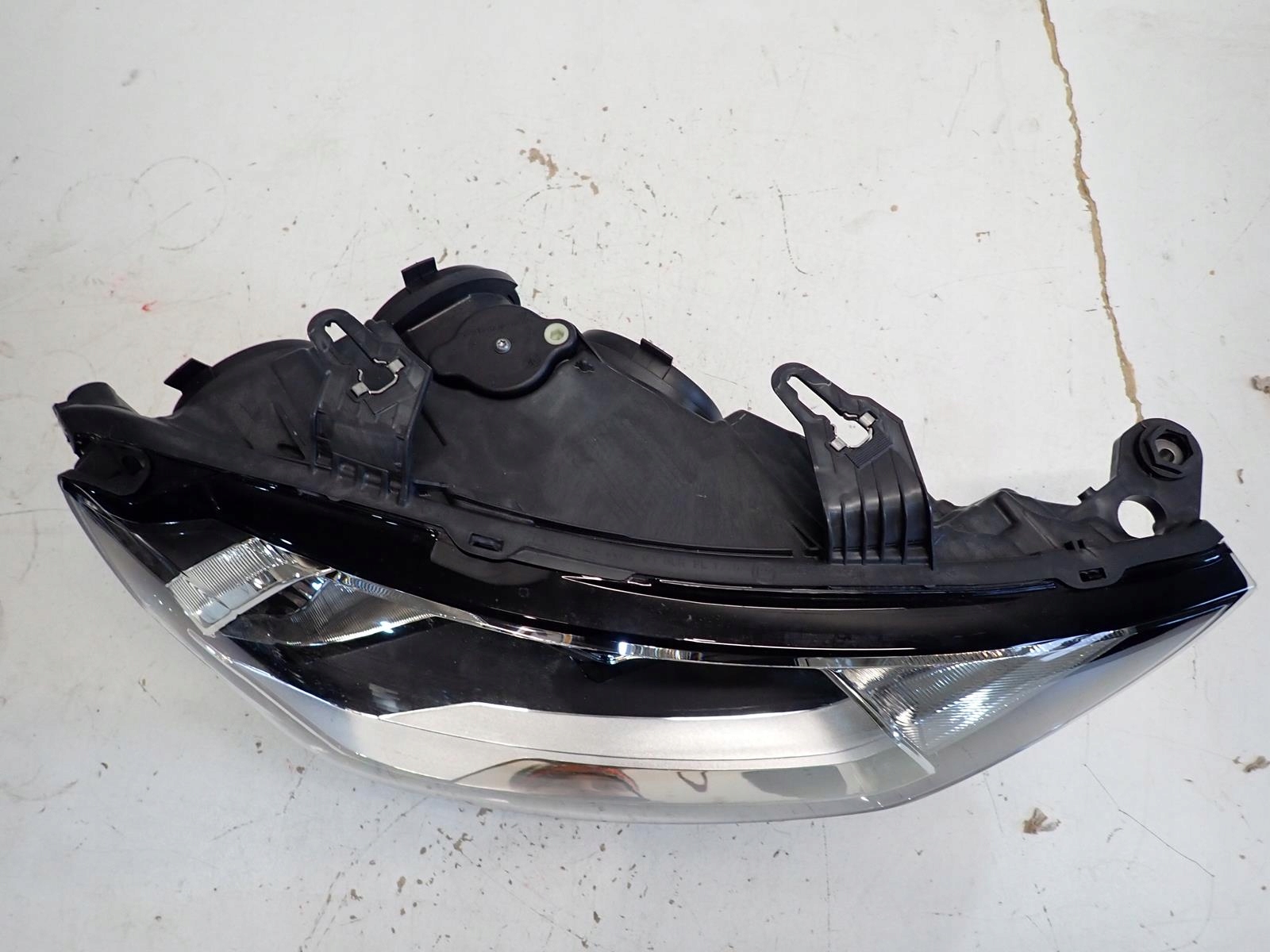 light front front right AUDI A1 18- 82A941004A