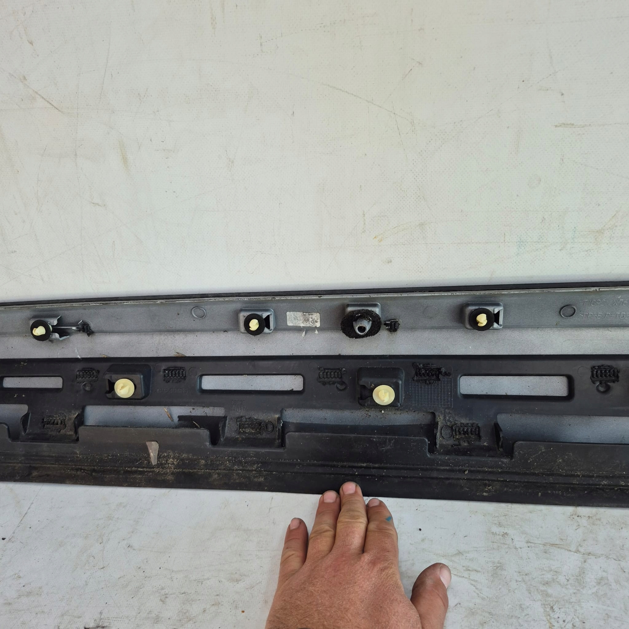 JAGUAR F-PACE X761 16- moulding door right front front