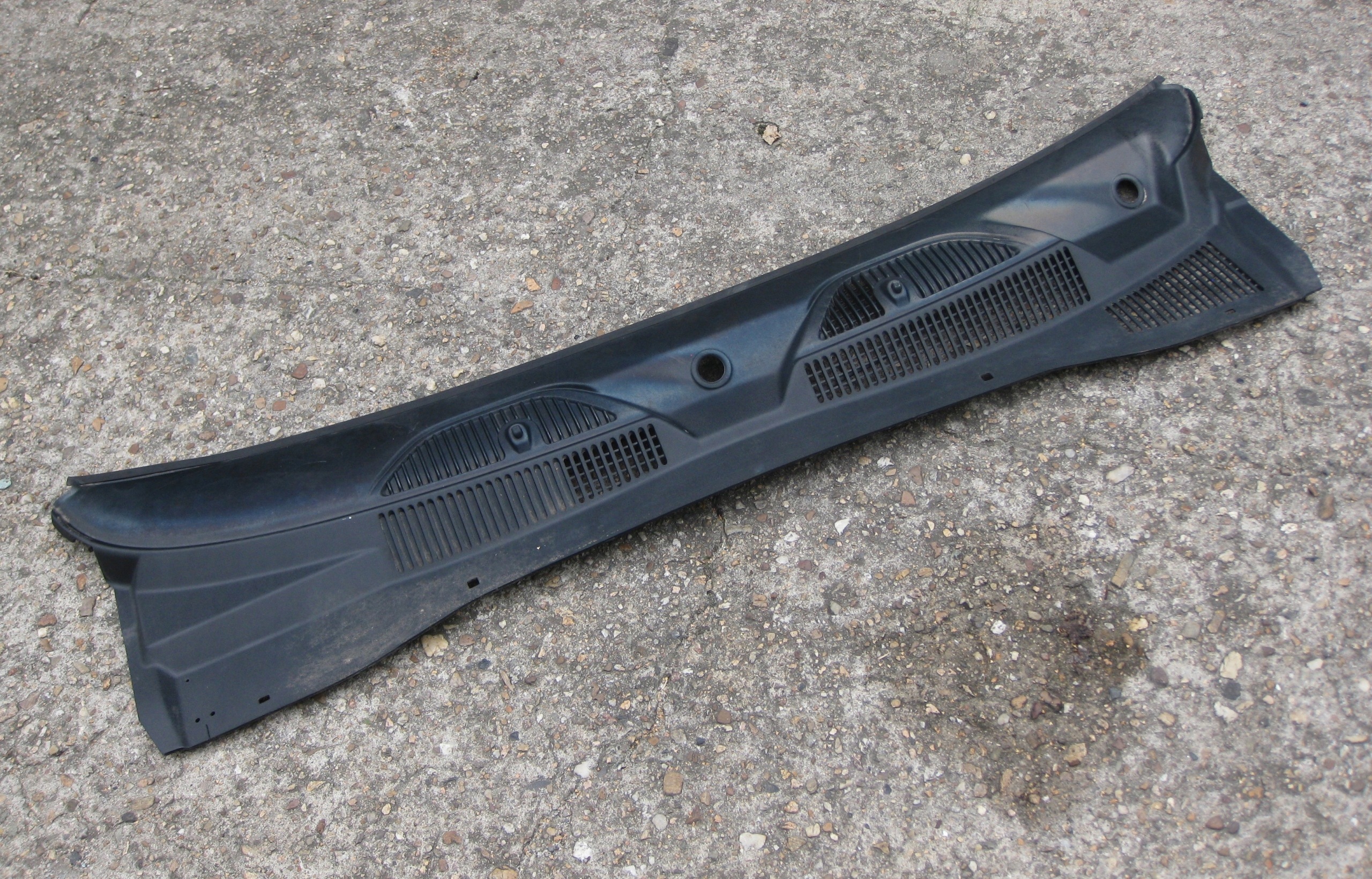 JEEP CHEROKEE LIBERTY KJ torpedo plastic lower front 55155851