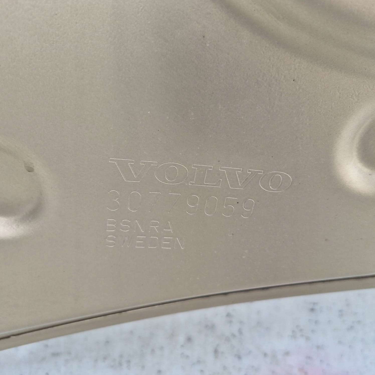 VOLVO V60 e 1 S60 II 2 10-13 Cofano