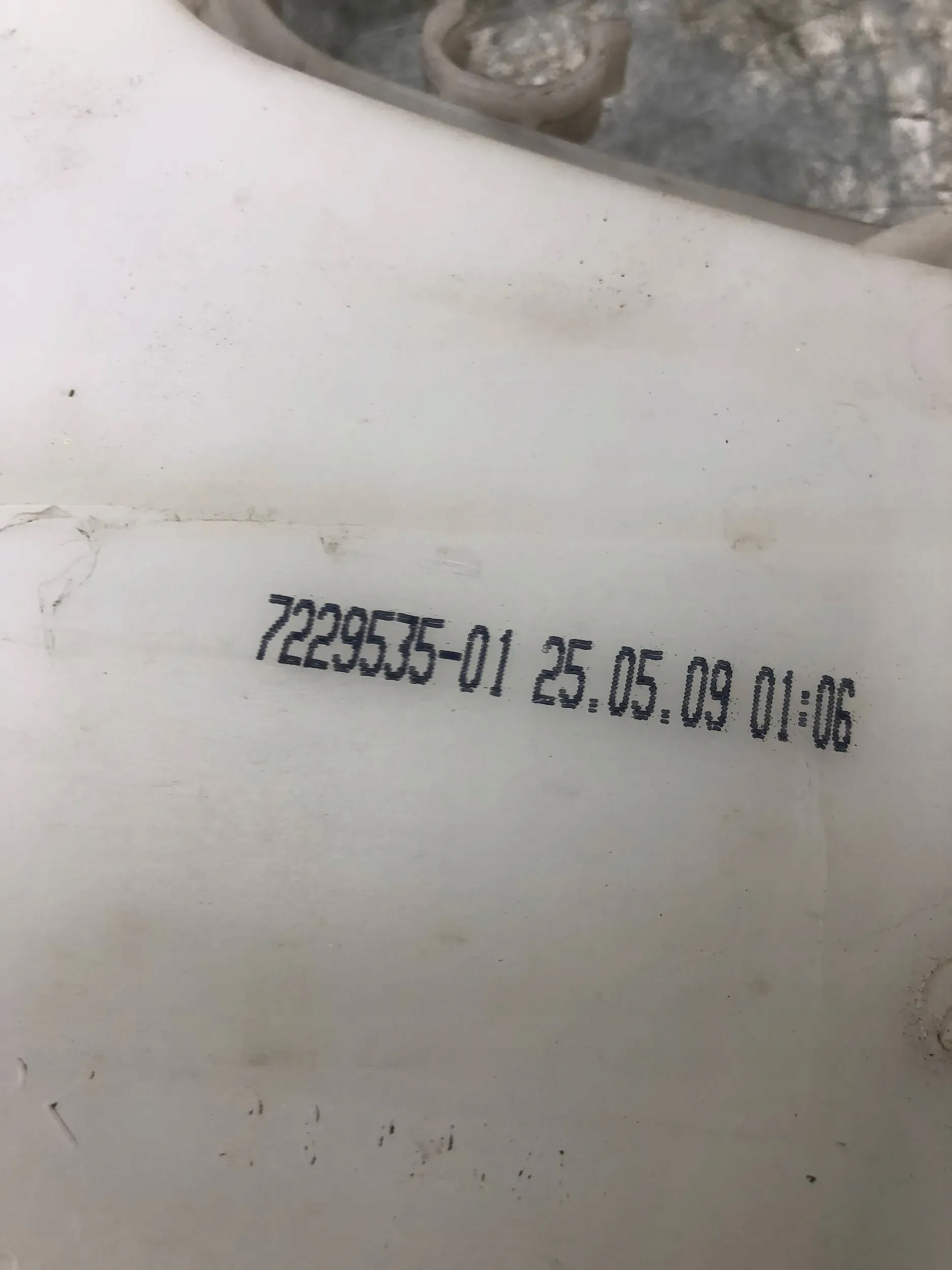 washer fluid tank BMW E87 7229535