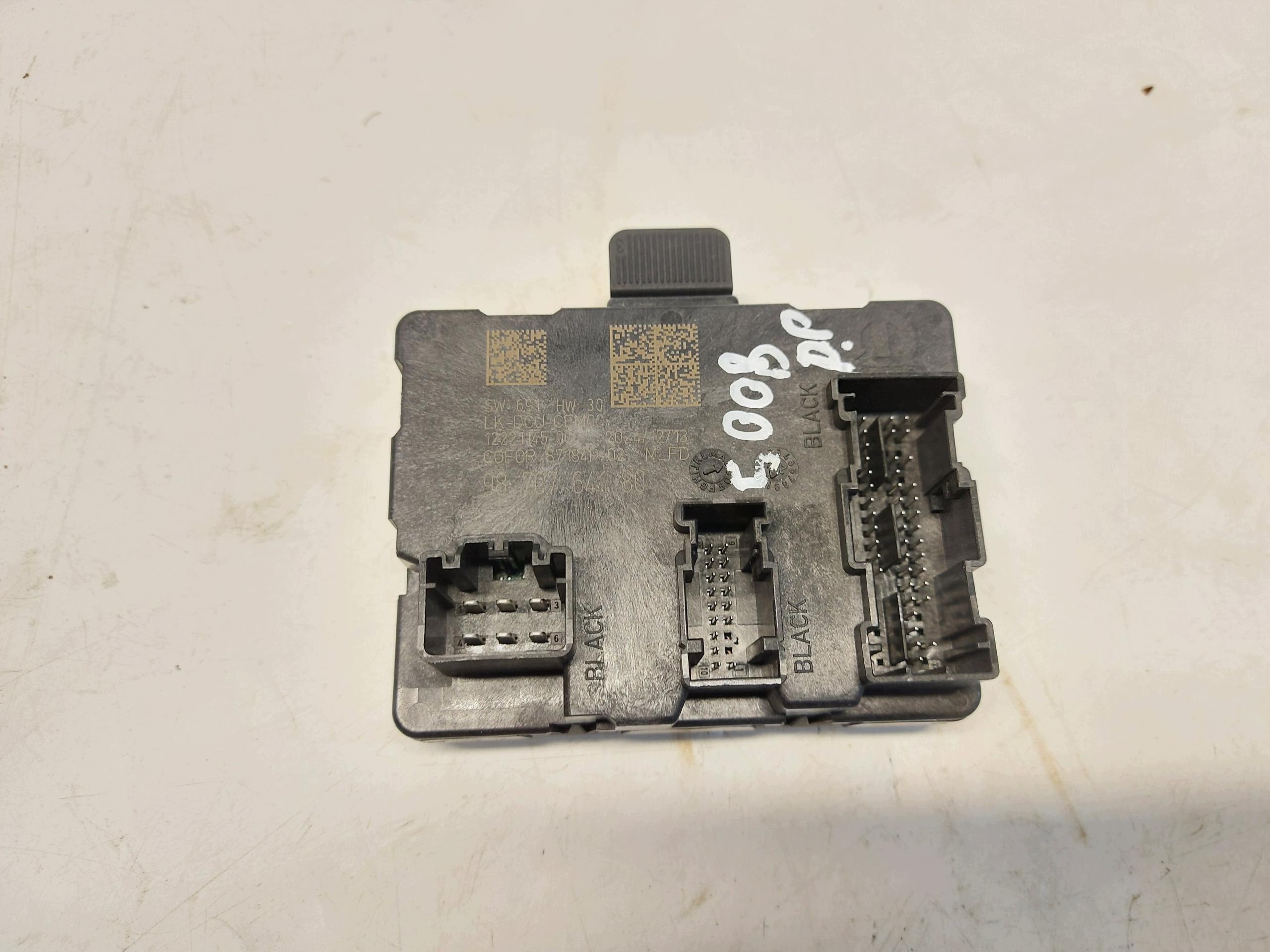 Peugeot 5008 III E5008 control unit module door right front 9870764180