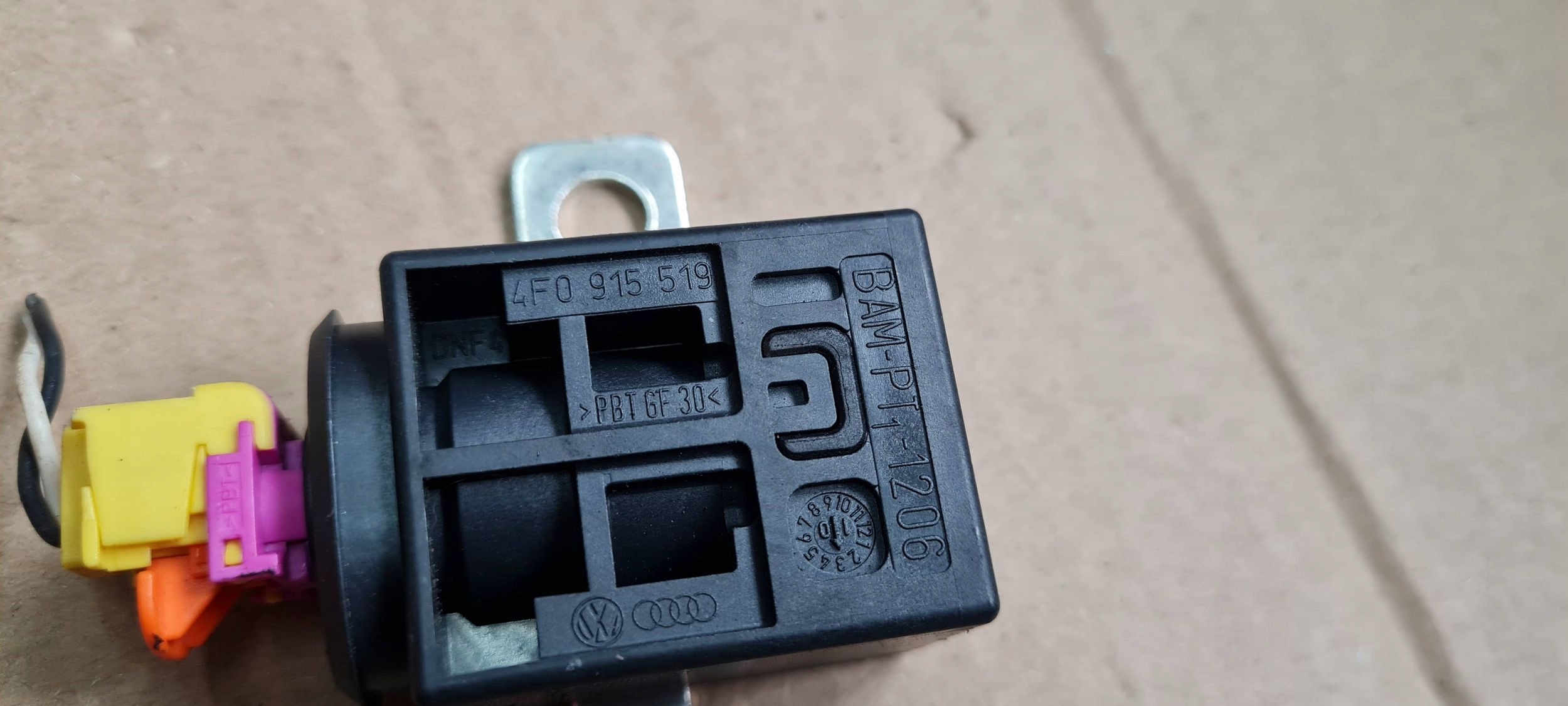 A6 C6 LIFT fuse PIROTECHNICZNY A4 B8 S4 A5 A6 C7 Q3 4F0915519