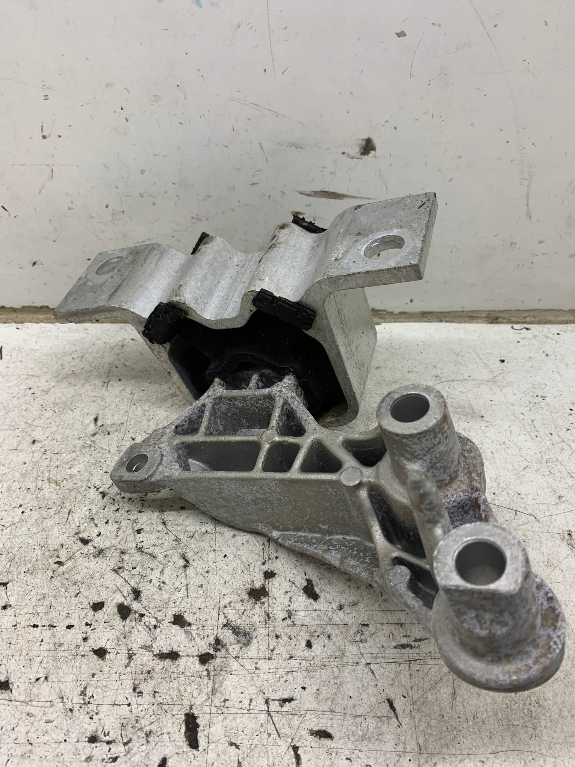 holder engine mount 112104991R DACIA DUSTER and LIFT (2013-2017) 1.6B
