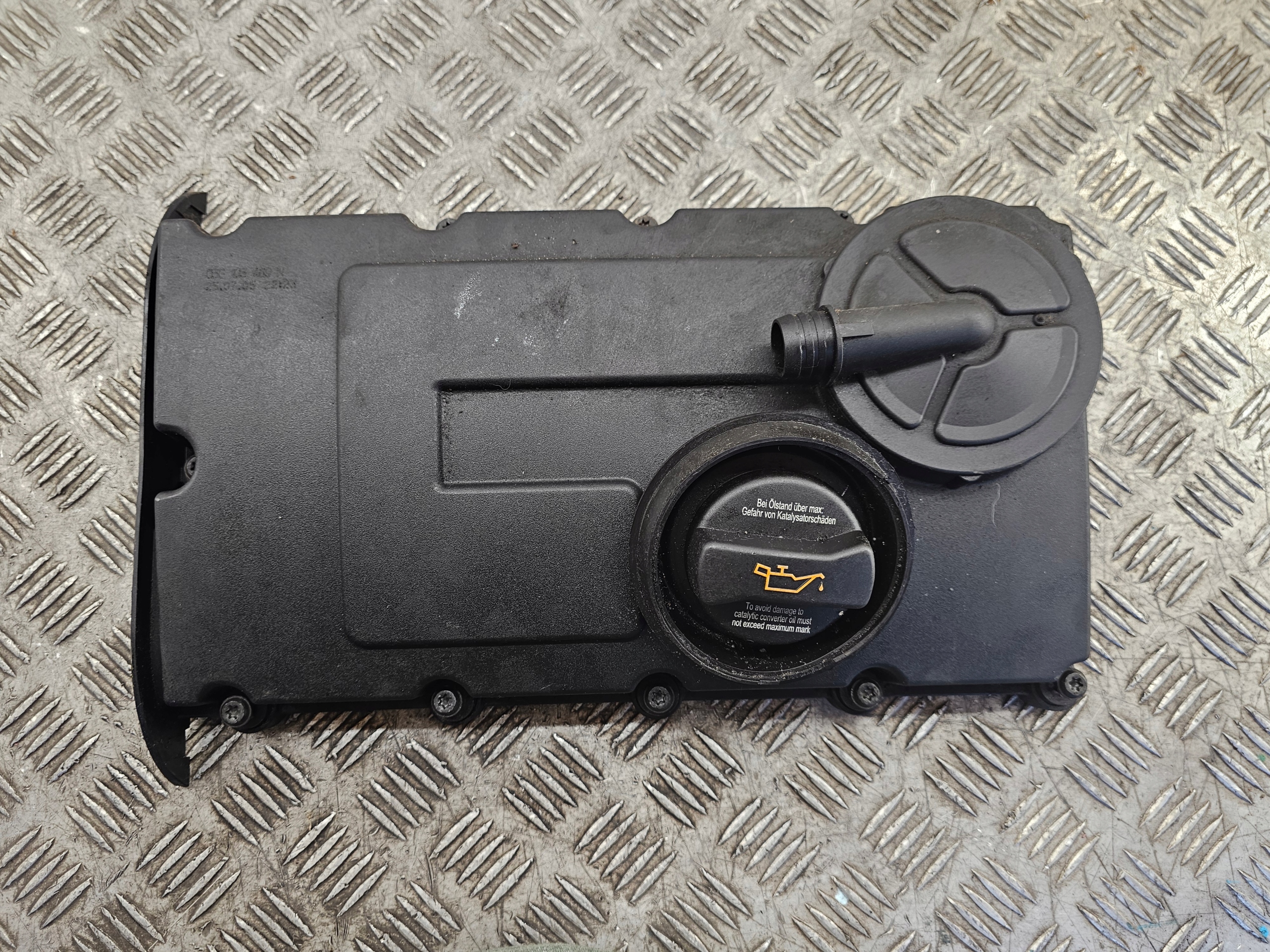 Abdeckung der Ventile Volkswagen Passat B6 2005 03G103475