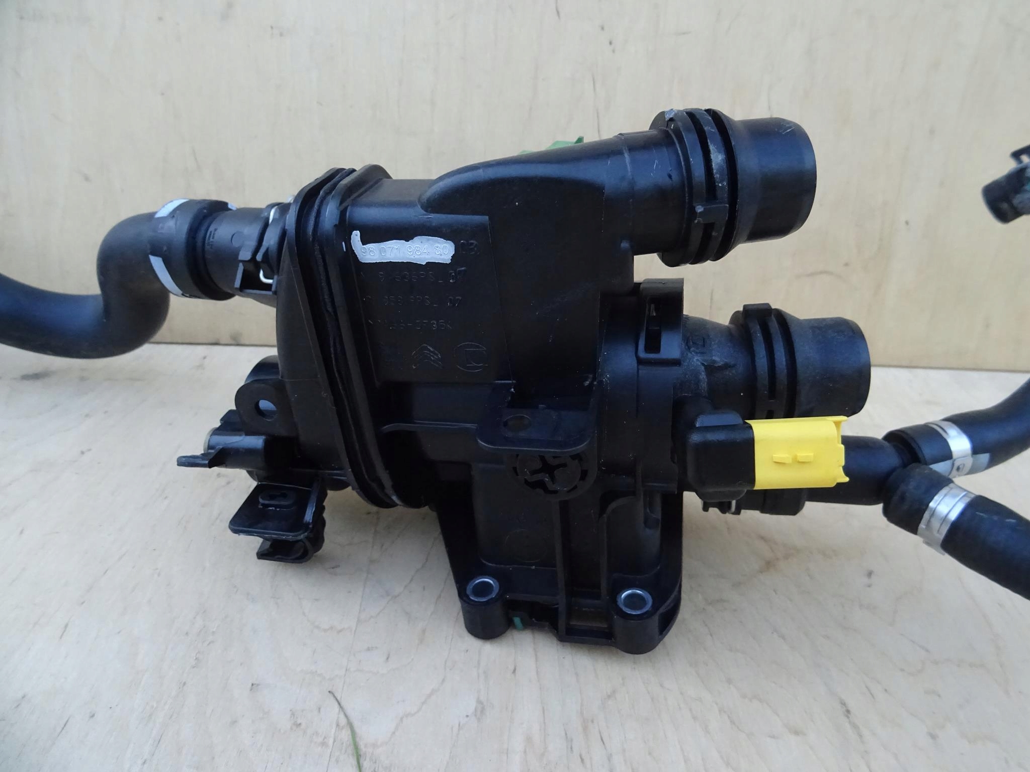 PEUGEOT CITROEN 1.2 THP OBUDOWA TERMOSTATU 9807198480