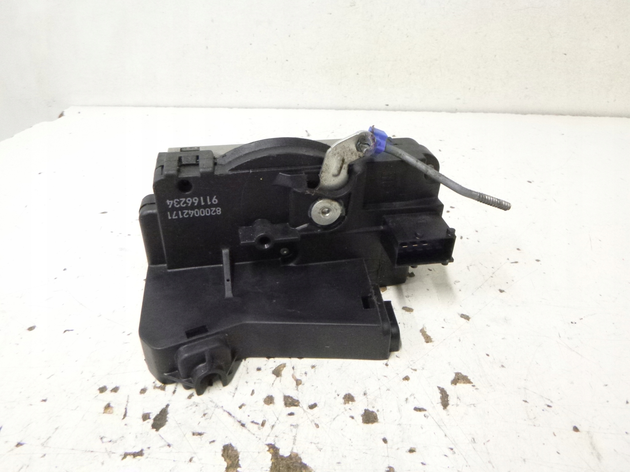 lock front right Opel Vivaro 2006r. 8200042171