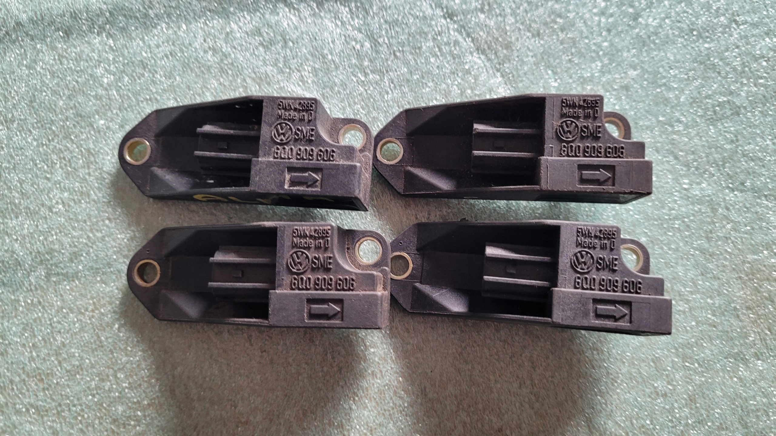 GOLF IV POLO PASSAT B5 датчик удару 6q0909606