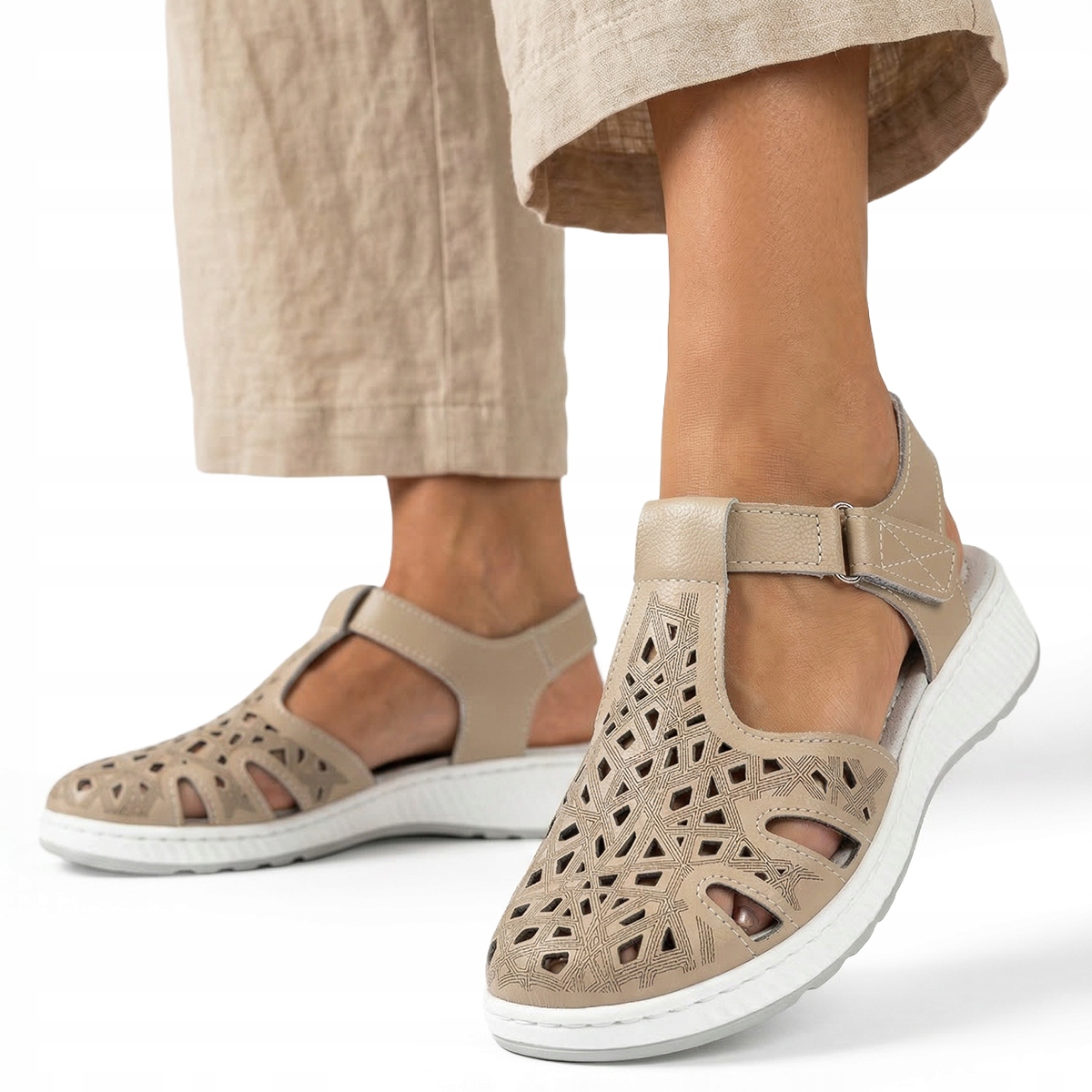 Dámské kožené ažurové sandály Béžové, zabudované na suchý zip Wojtyłko 39