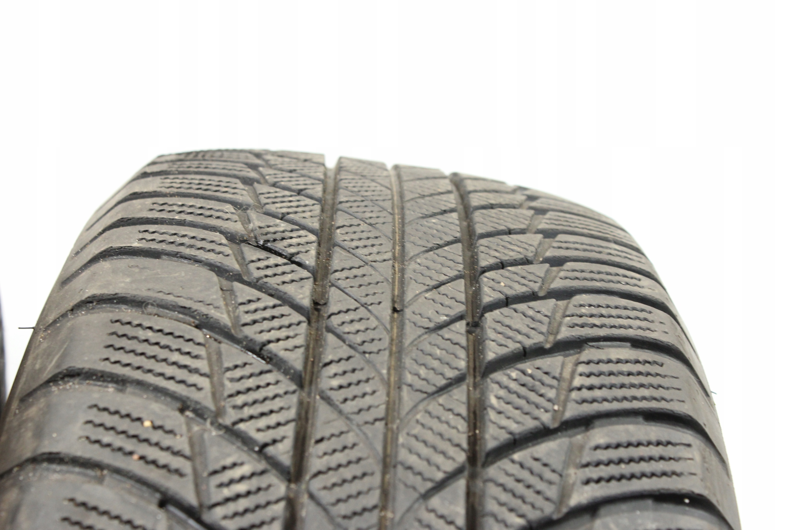 225/60R18 OPONY ZIMOWE BRIDGESTONE BLIZZAK LM001 * 104H 2019r 5,8mm Liczba opon w ofercie 2 szt.