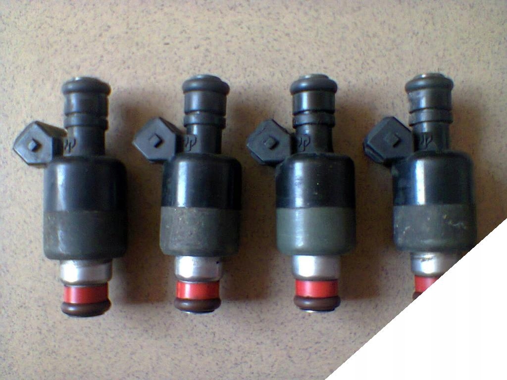 DAEWOO LEGANZA NUBIRA 2.0 BENZ WTRYSKIWACZ PALIWA 17120683