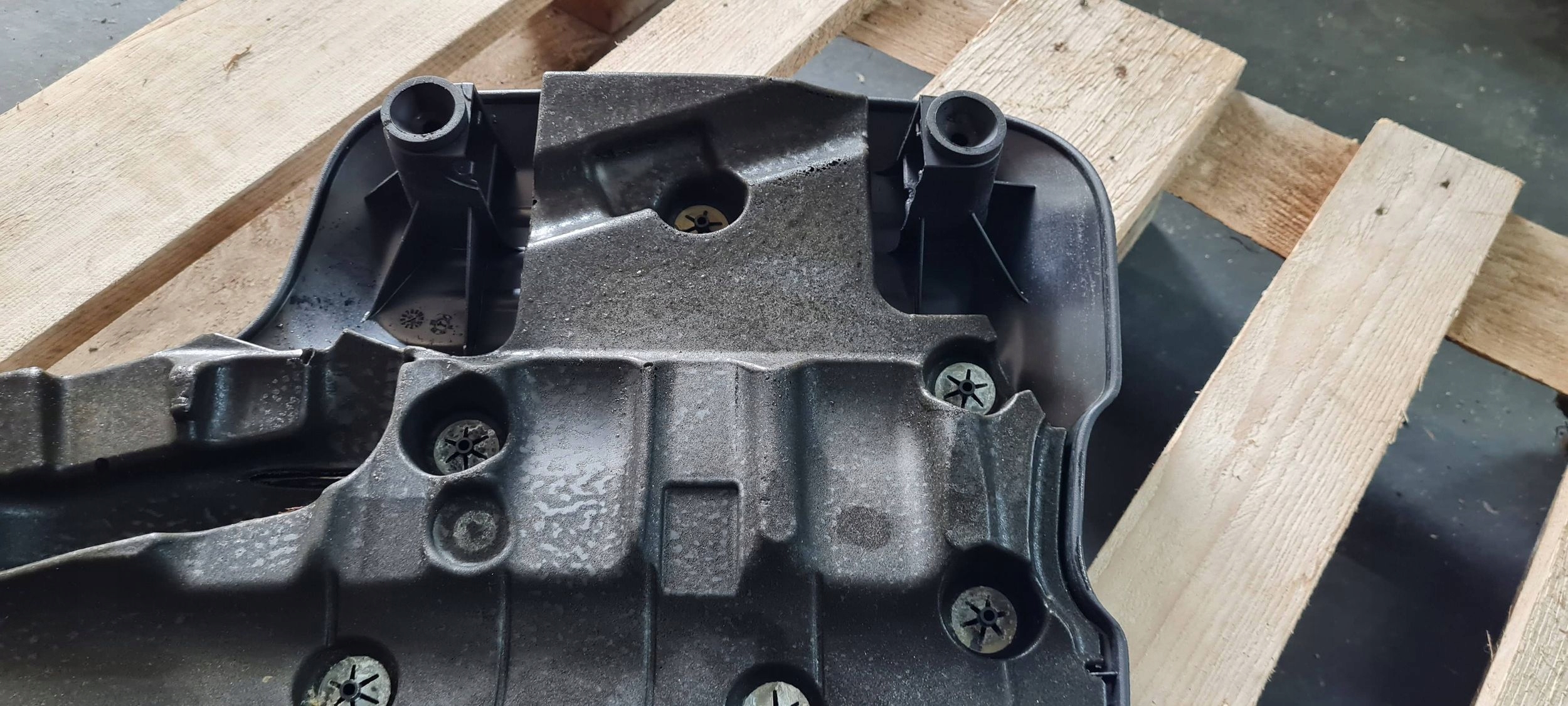 Chrysler Pacifica 2022 cover engine housing cover upper 3.6 V6 04861764AE