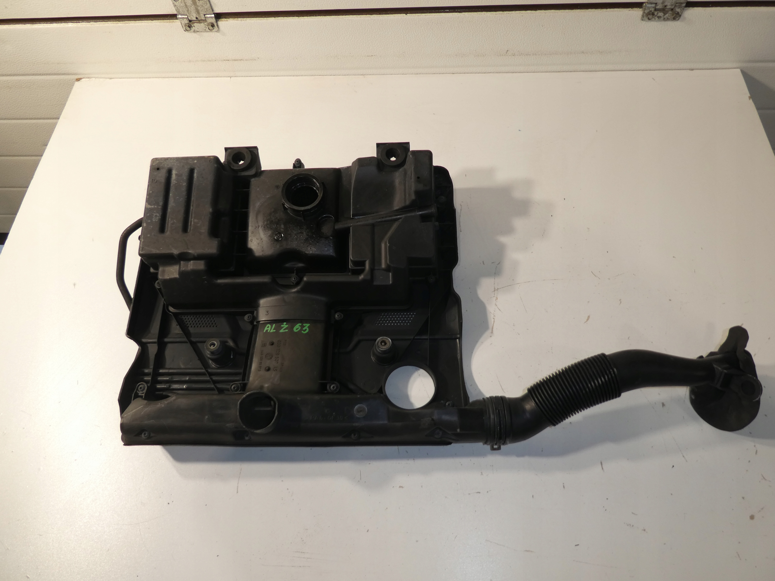 VW 1.0 MPI BLENDE ABDECKUNG DECKEL DES MOTORS 030129607AS