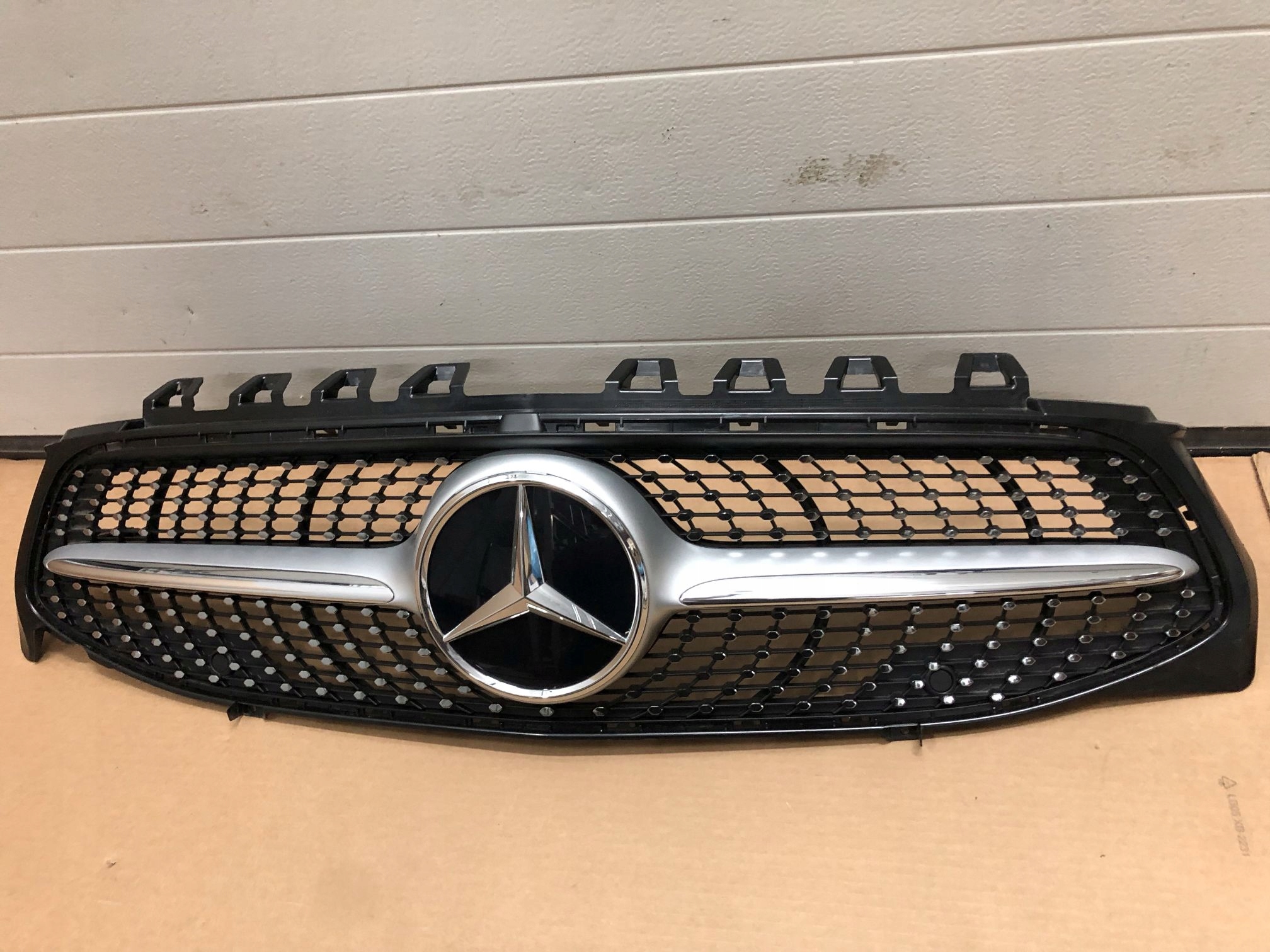 GRILL MERCEDES CLA A118 W118 DIAMENT
