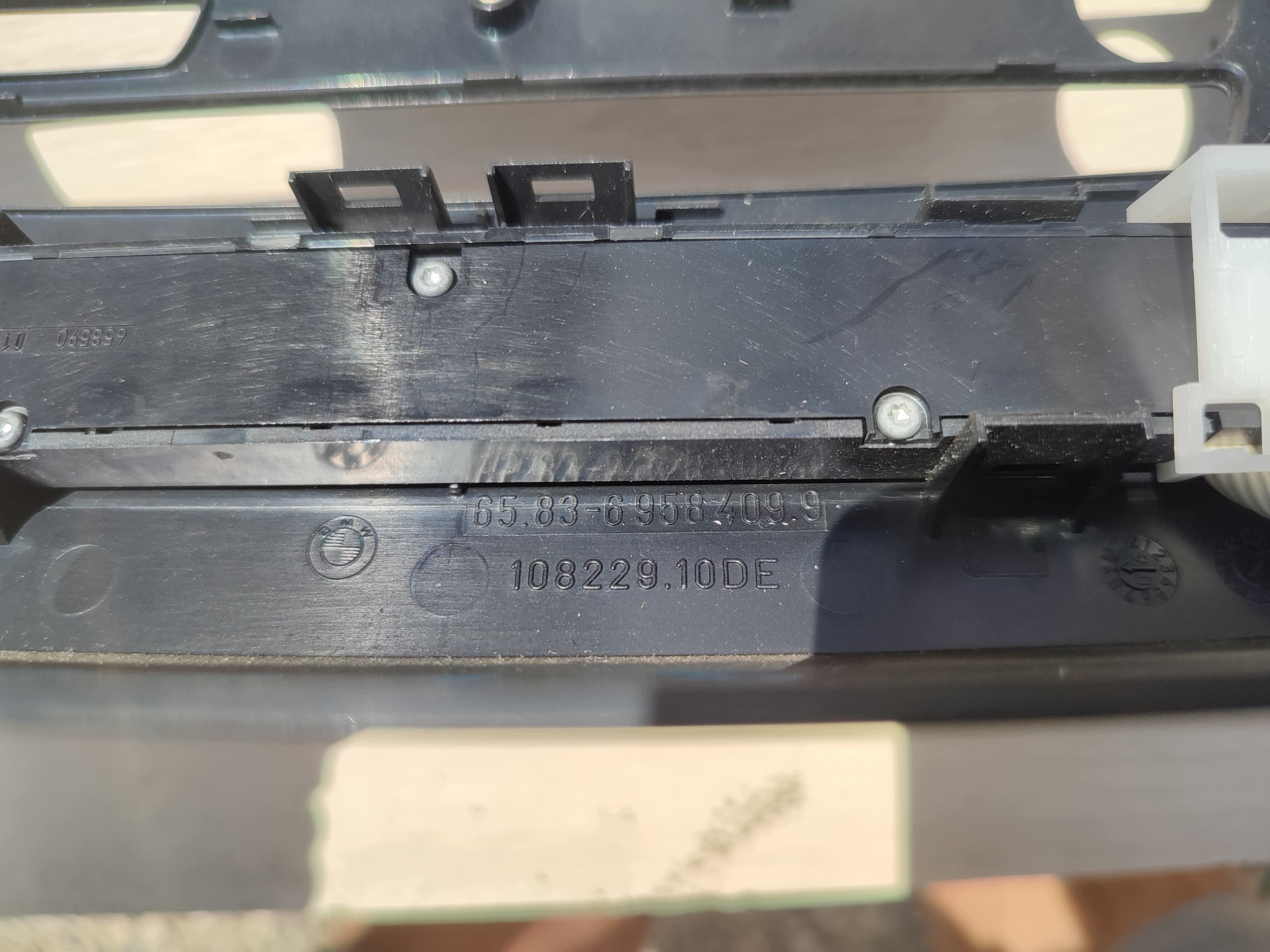 Dekor châssis radio navigation BMW e90 e91 e92 e93 6958409