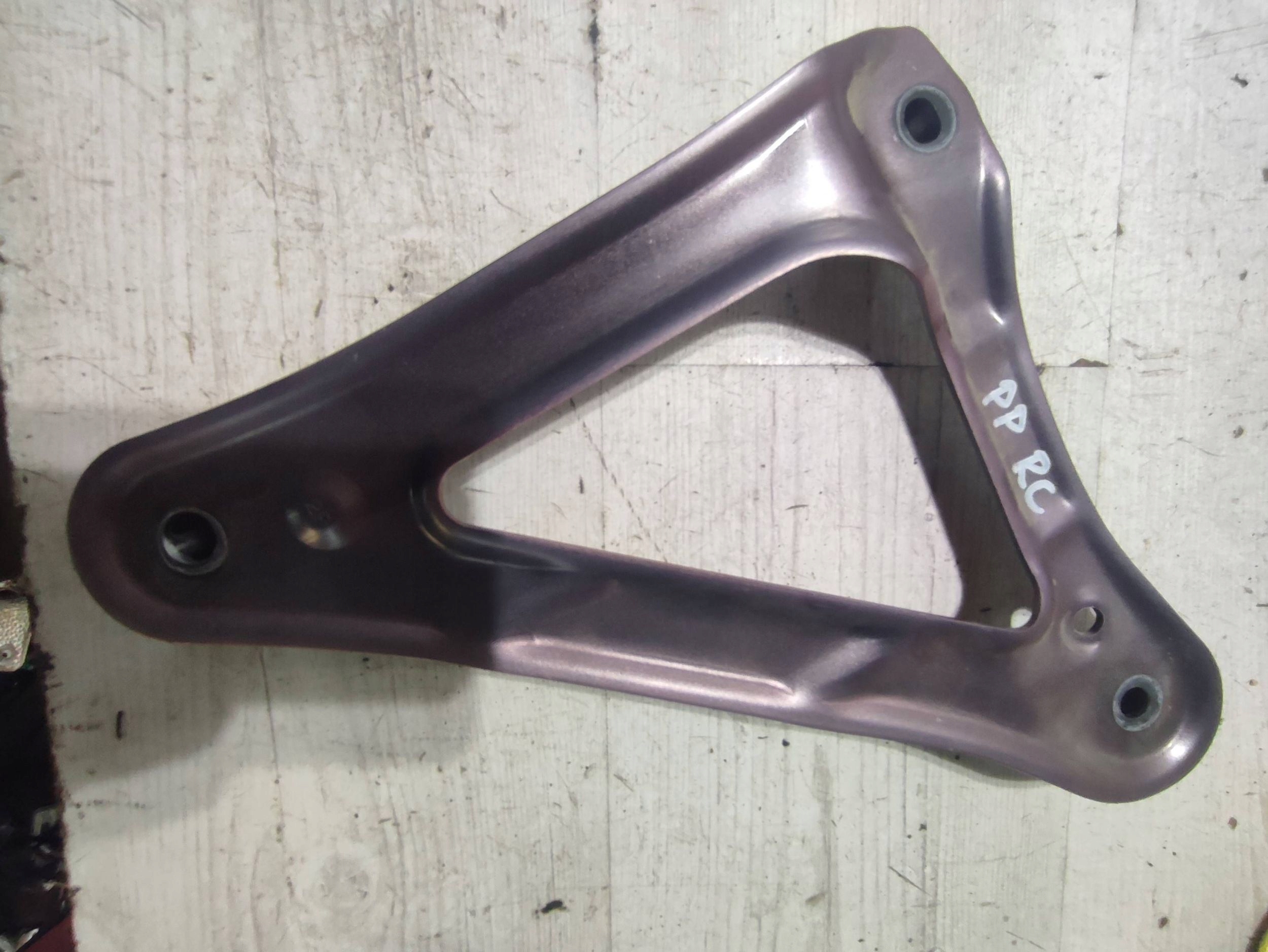 Lexus RC 2019 front side right bracket / holder podluznicy