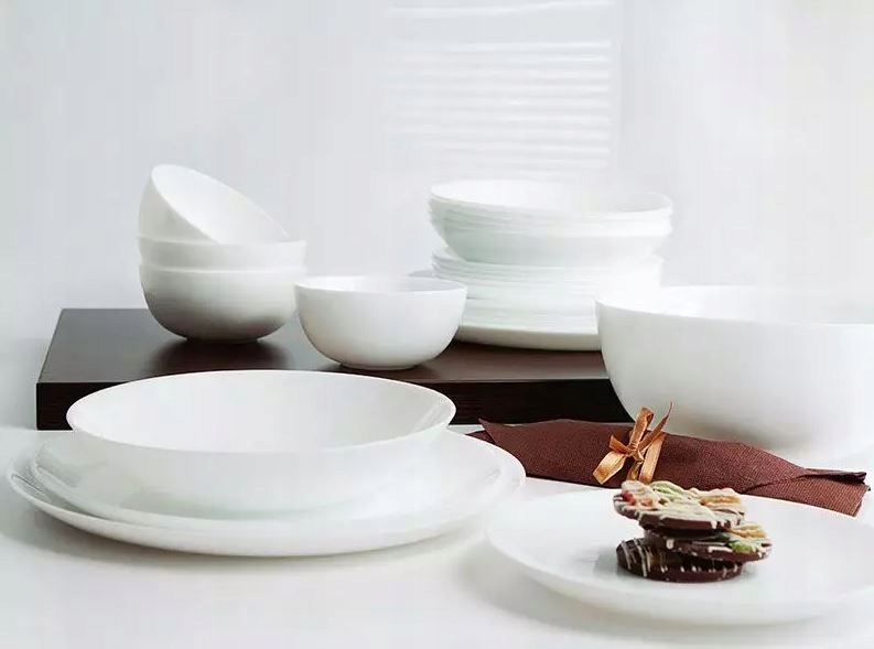 Komplet obiadowy 18 el. DIWALI biały 63/132 Kolor biały