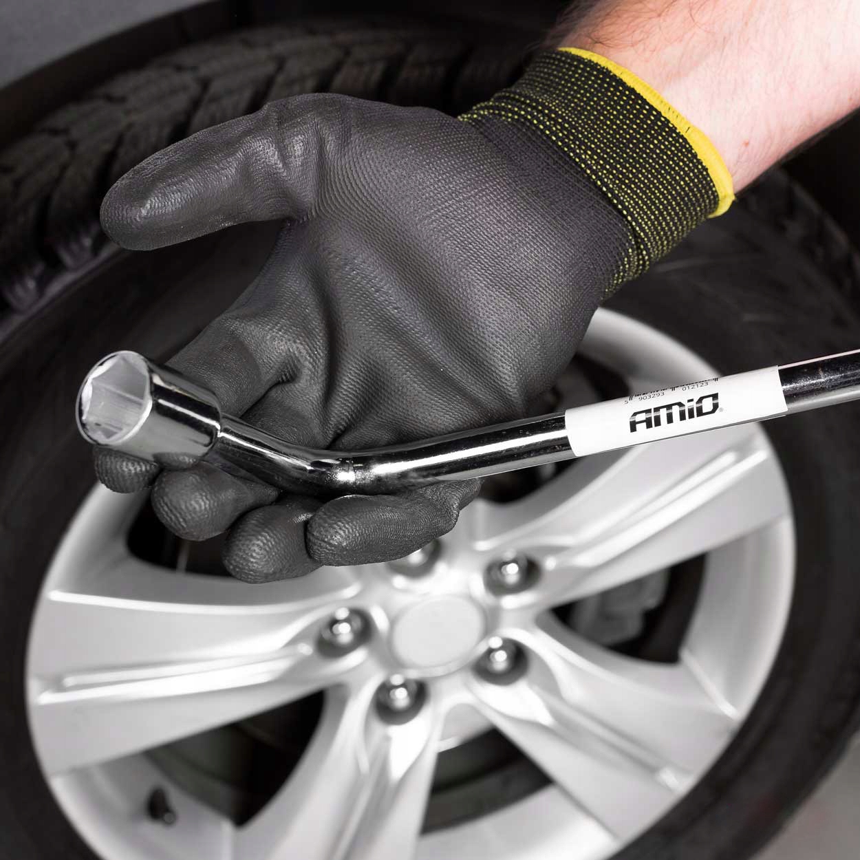 KLUCZ DO KÓŁ SAMOCHODOWYCH samochodowy 'L' LW-17 Kod producenta 01212