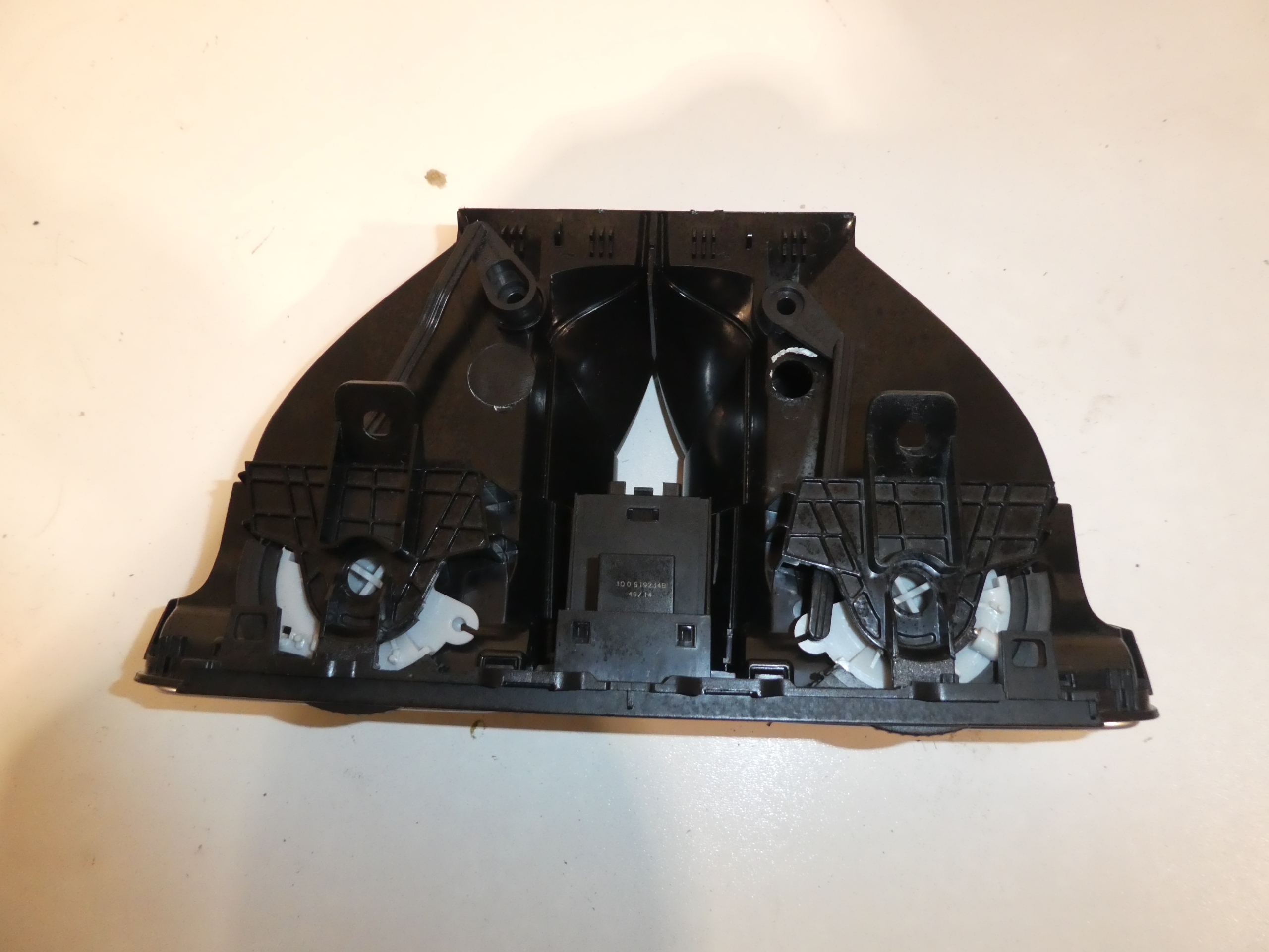LÜFTUNGSGITTER DES LÜFTERS ARMATURENBRETT MITTE VW SCIROCCO 1Q0819728L