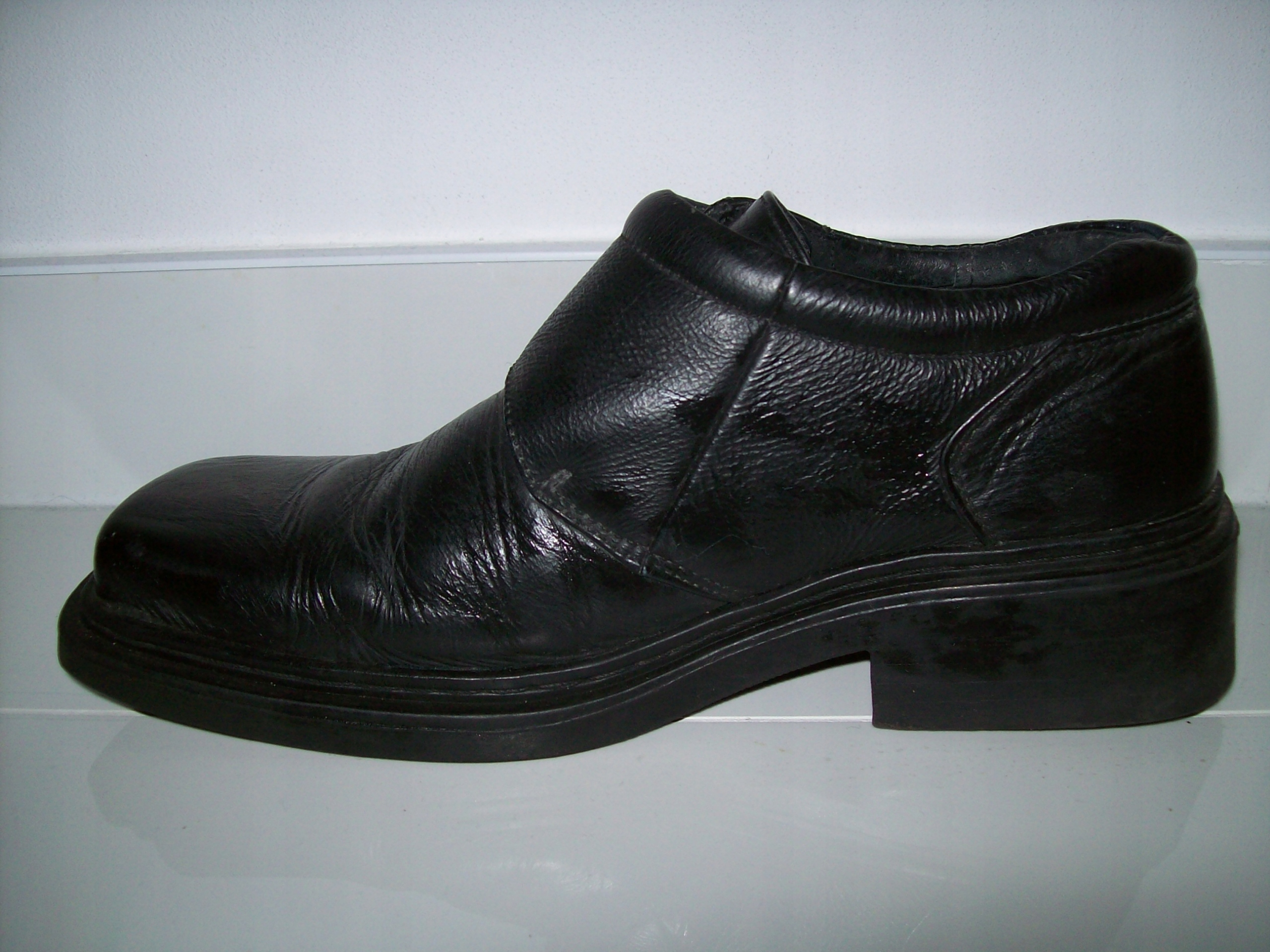 PÓŁBUTY PANTOFLE MĘSKIE RIGAO SHOES 40 Kod producenta 456784-020