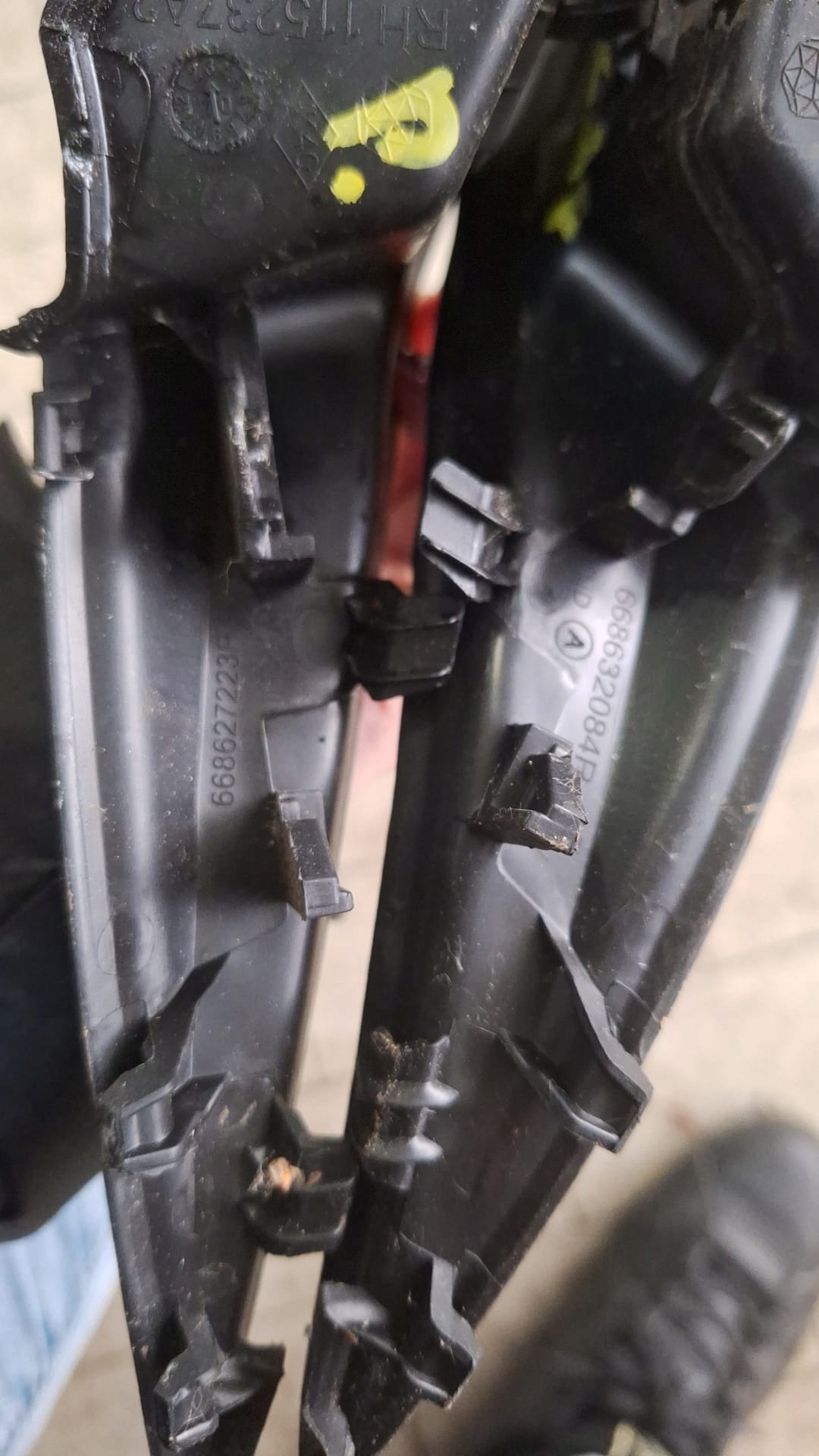 corner under the window RENAULT CAPTUR II 668632084R 668627223R