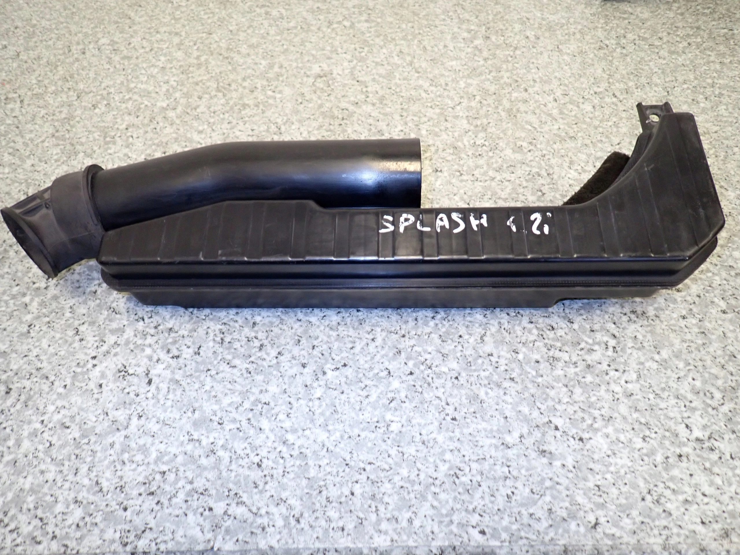 suzuki SPLASH 08-14 труба патрубок Воздух