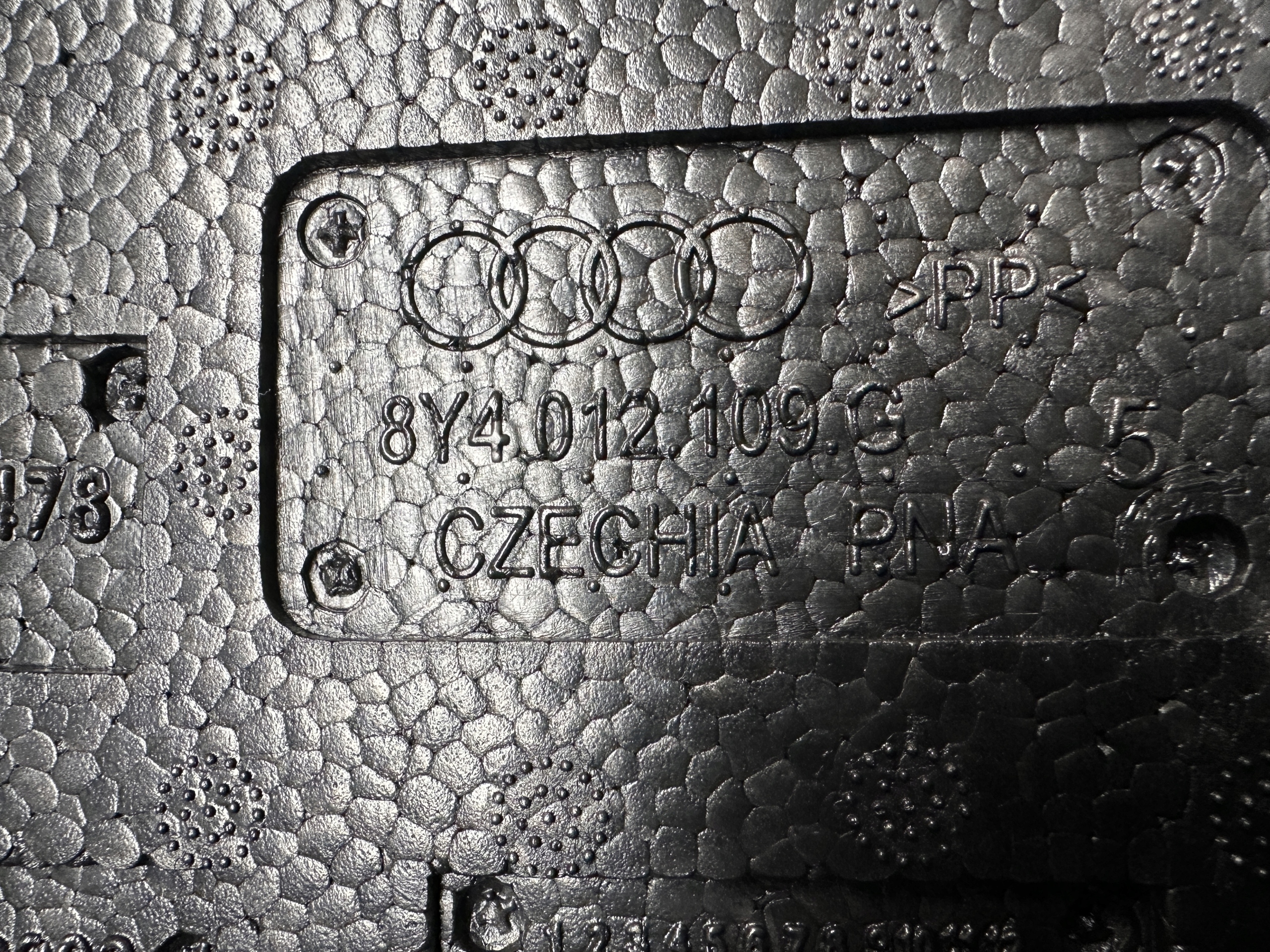 AUDI A3 8Y cric martinetto KLUCZE compressore