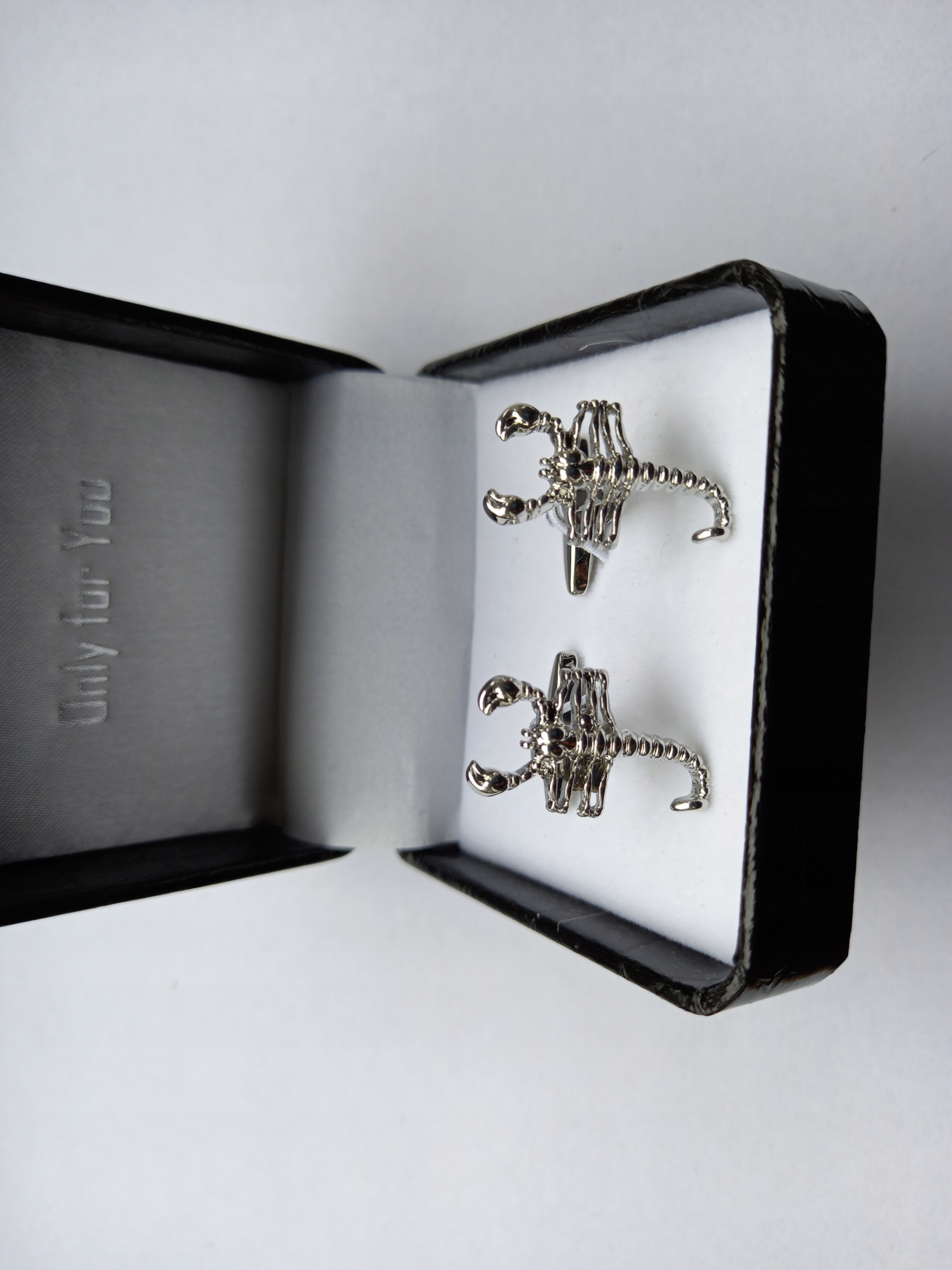 Stříbrné manžetové knoflíčky na košili Skorpion