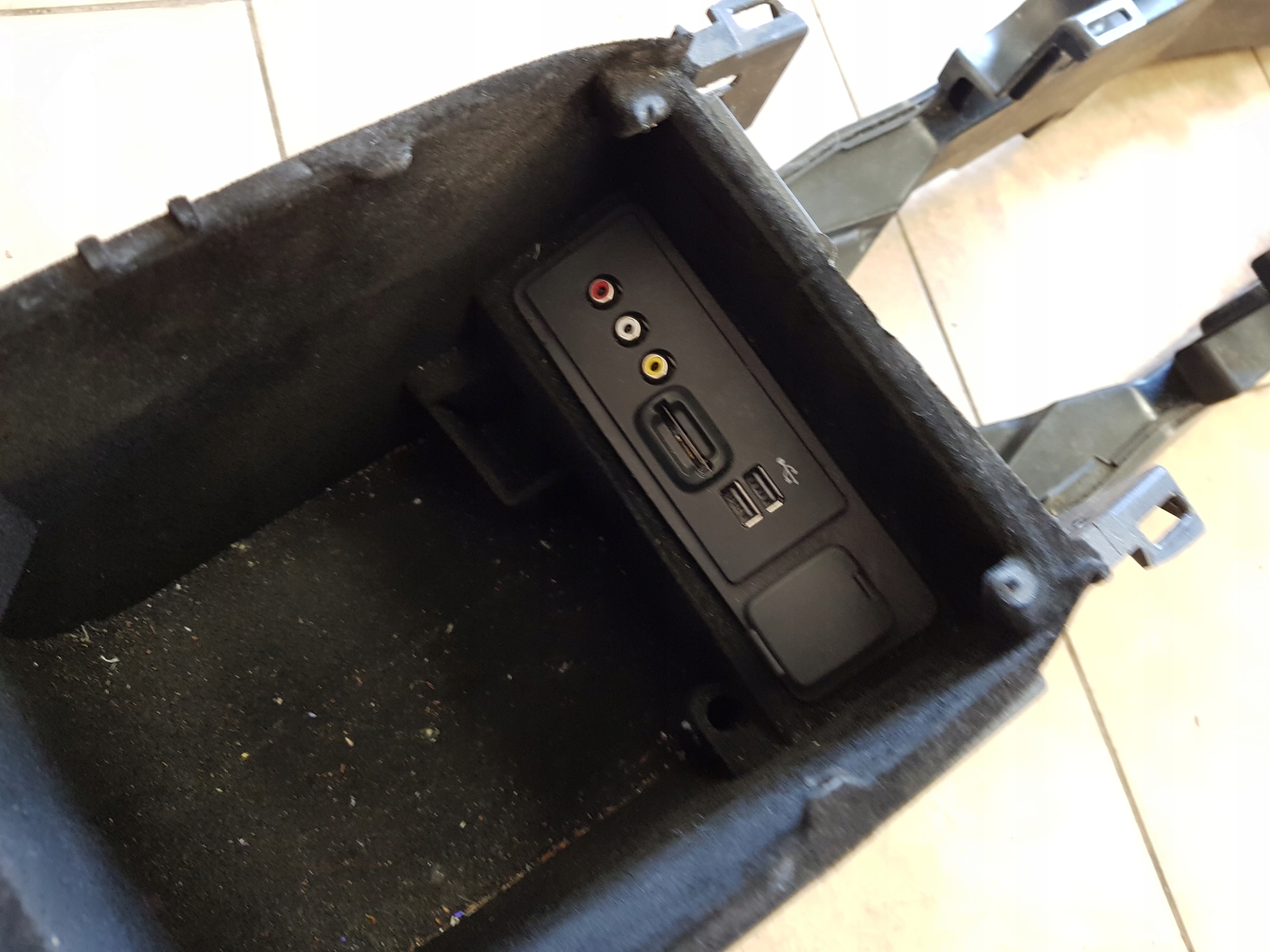 подлокотник FORD MONDEO MK5 оригинал *