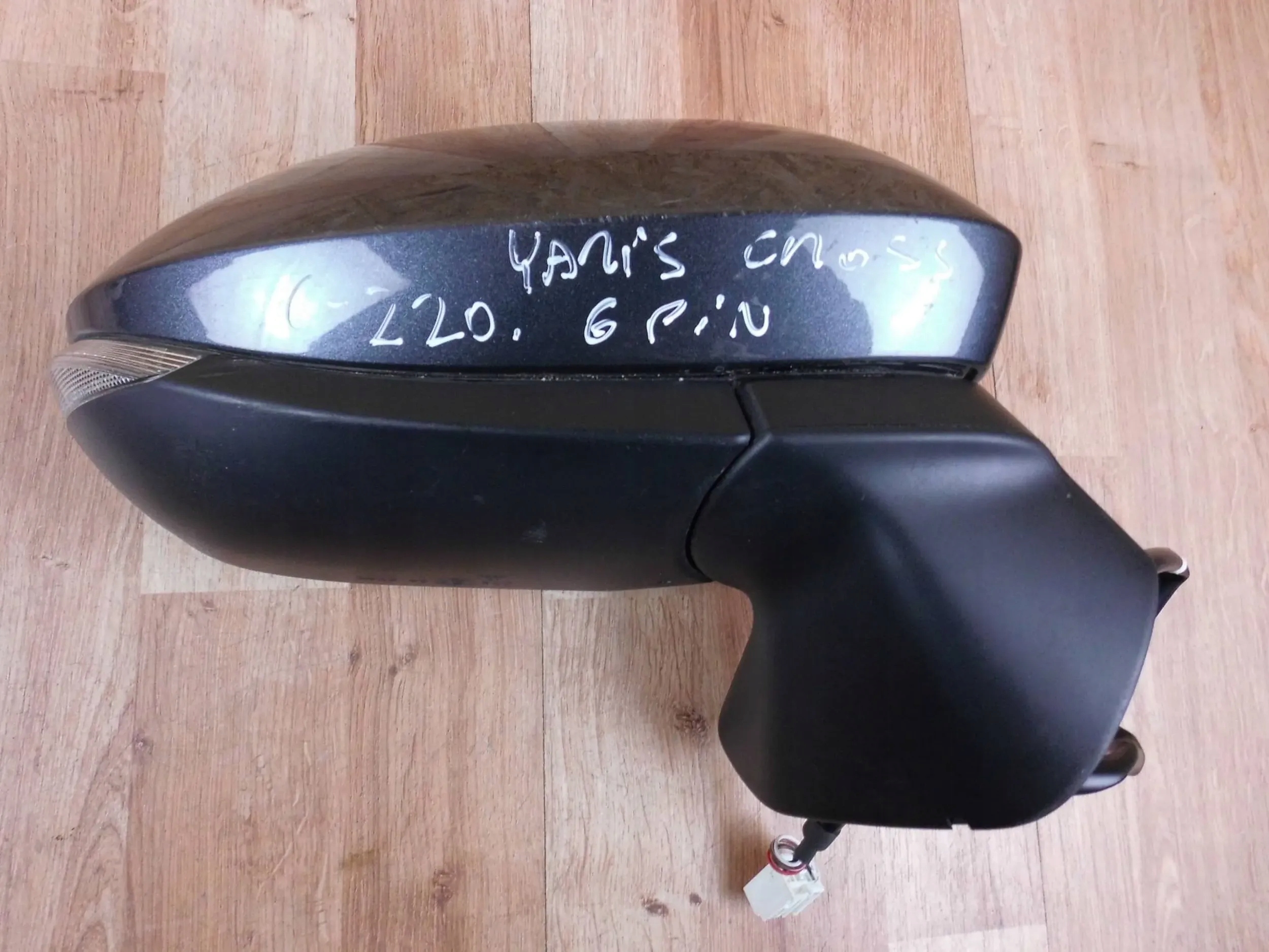 Toyota Yaris Cross mirror right 6-PIN