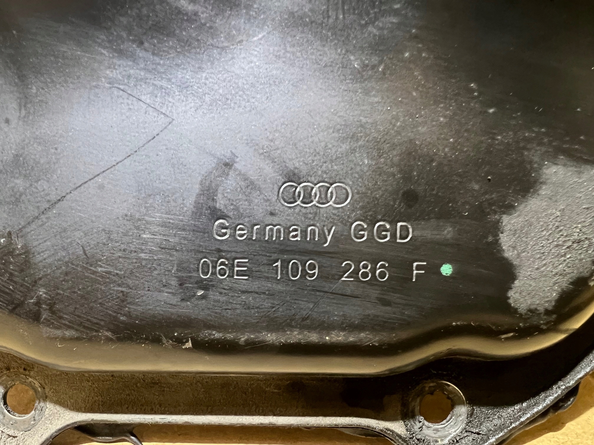 AUDI A6 C6 2.4 V6 BDW Boîte Couvercle Couvercle de la distribution 06E109286F