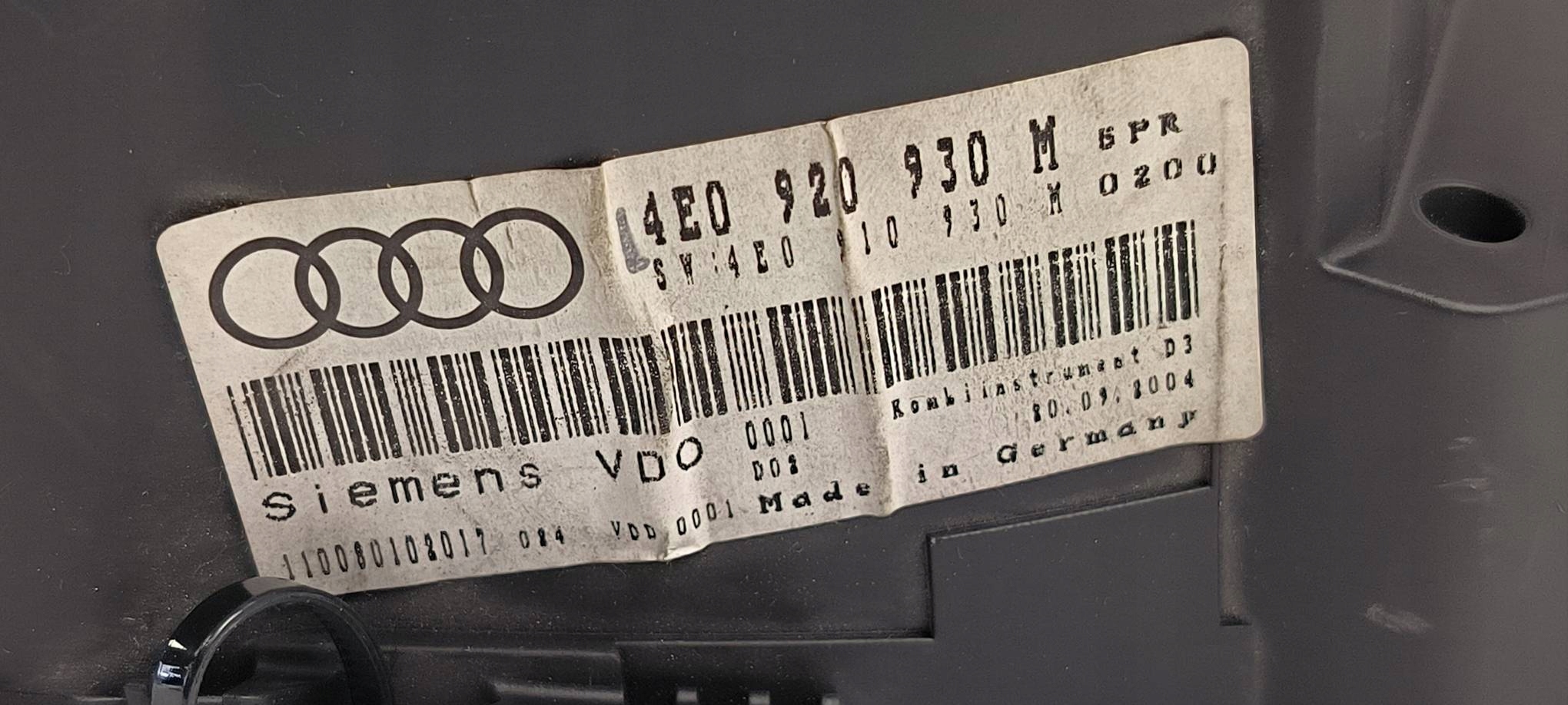 budíky hodiny 4E0920930M AUDI A8 D3