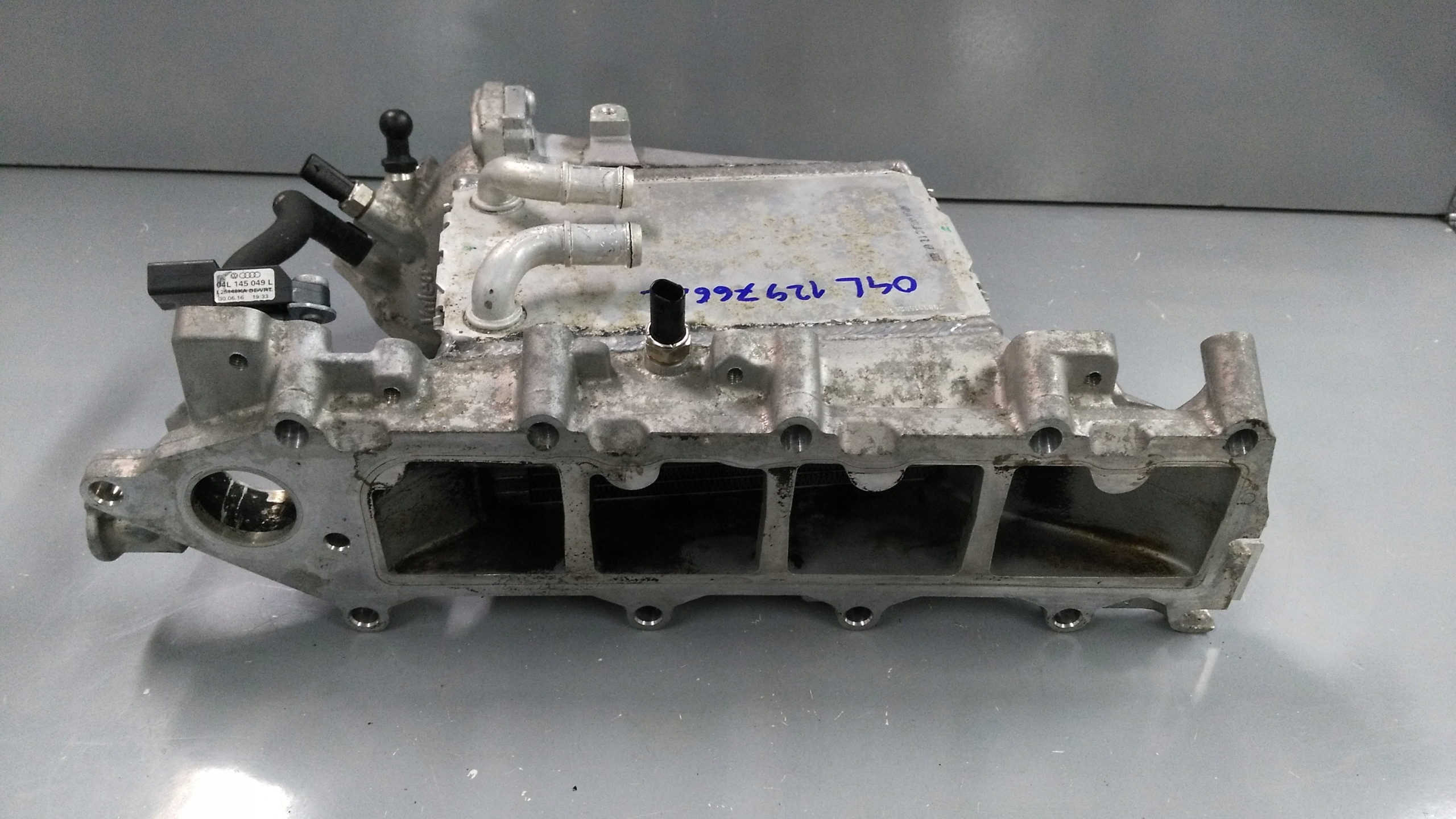 04L129766AL - GOLF VII OCTAVIA III 5E ВСМОКТУЮЧИЙ КОЛЕКТОР 1,6 2,0 TDI