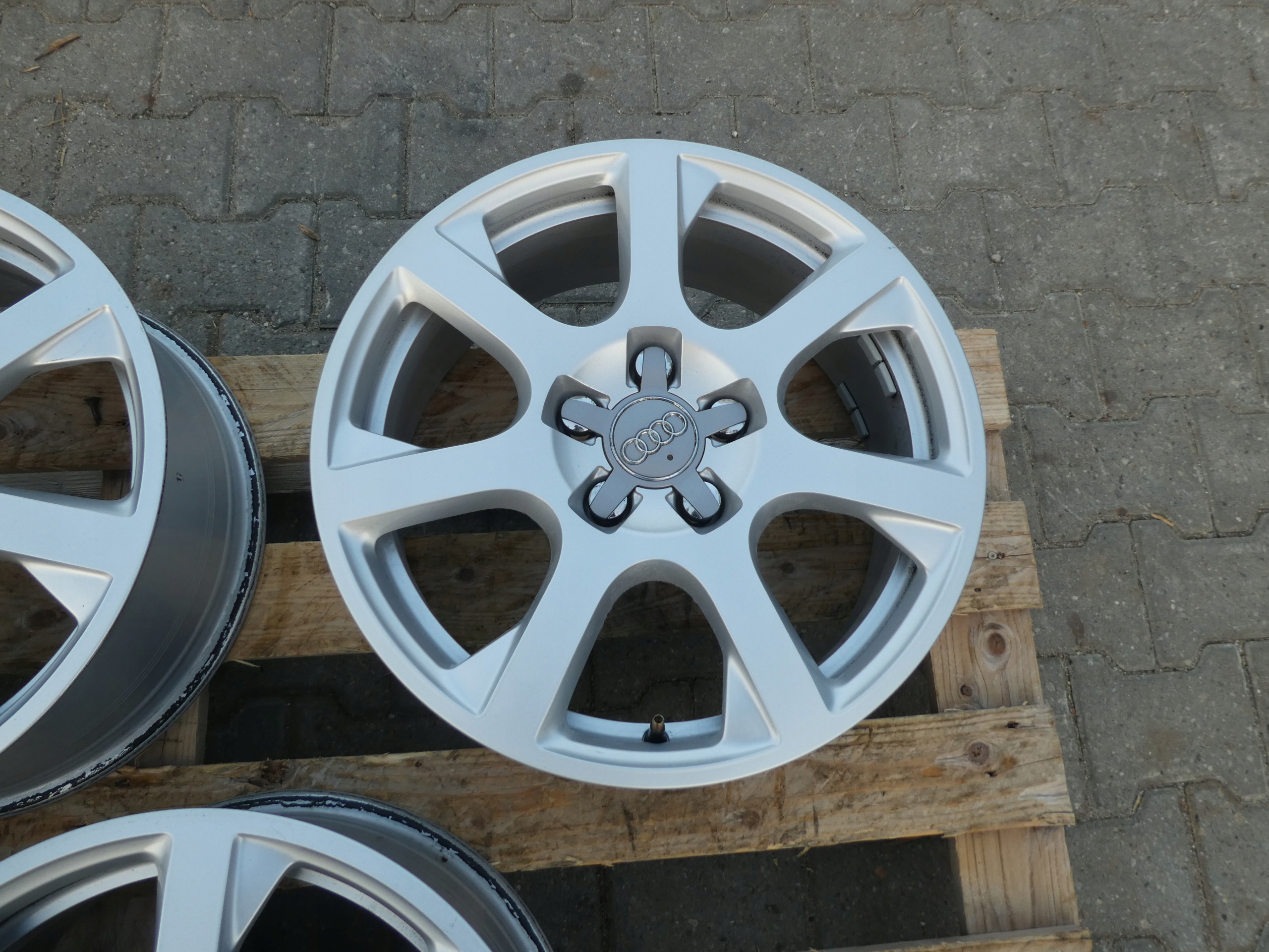 4X ALU discs AUDI 5X112 ET37 17 8R0601025E