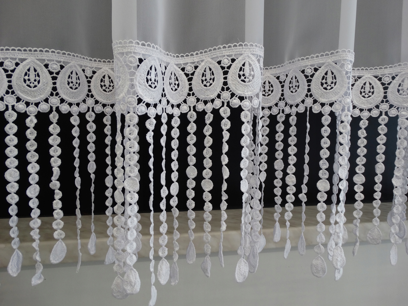 Mg Záclona Voál Bílá s guipurou Slzy 30cm 300x160 Prosta