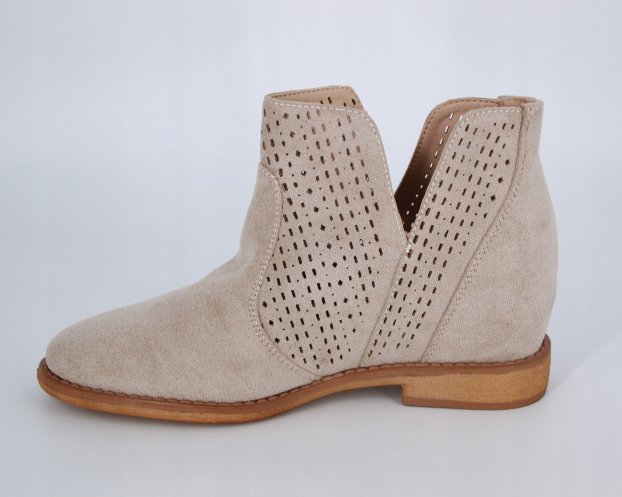 JESIENNE BOTKI DAMSKIE AŻUROWE BUTY Z WYCIĘCIEM ZAMSZOWE BEŻOWE 37 Wzór dominujący bez wzoru